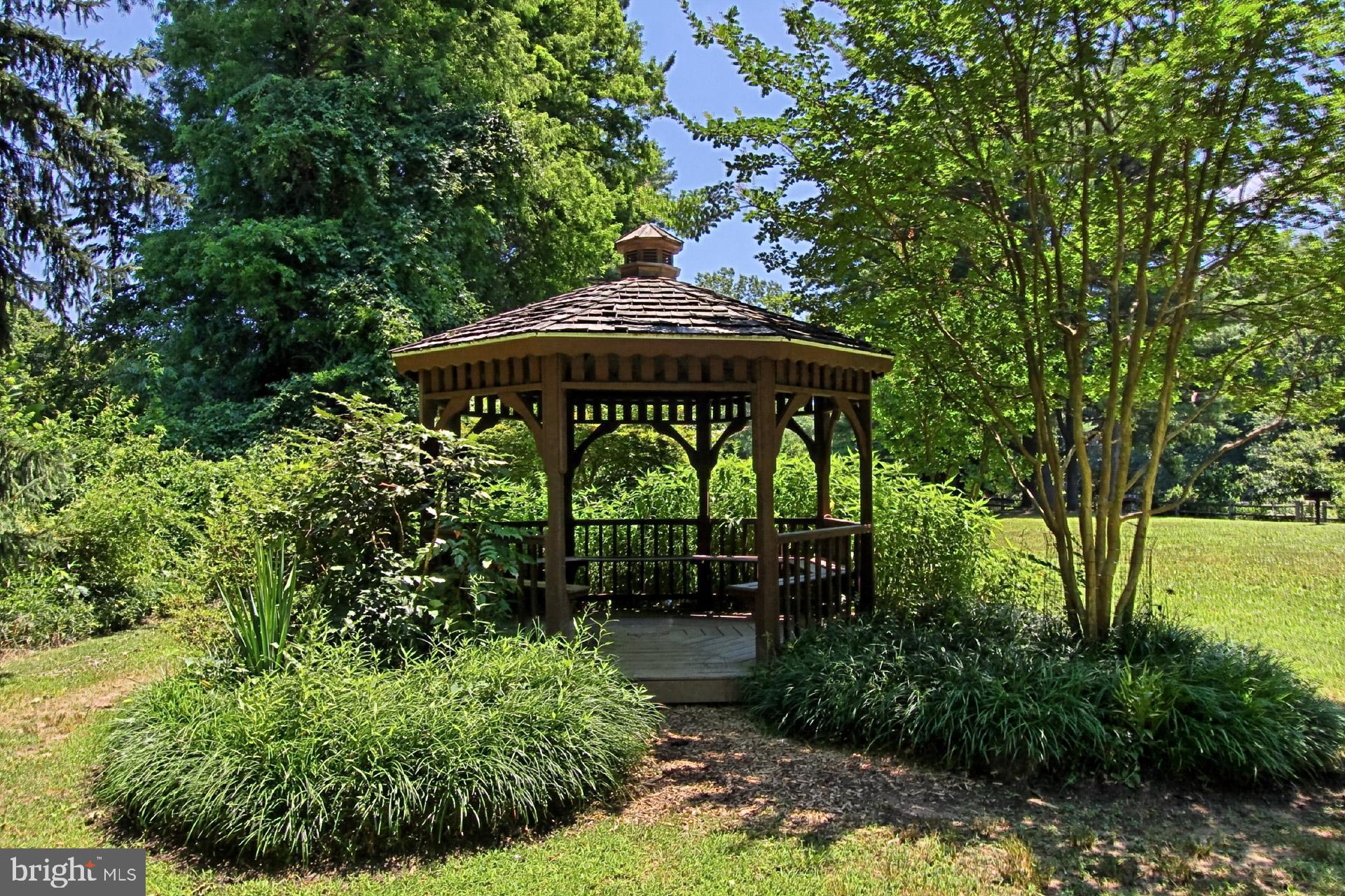 LAKE BARCROFT - Residential