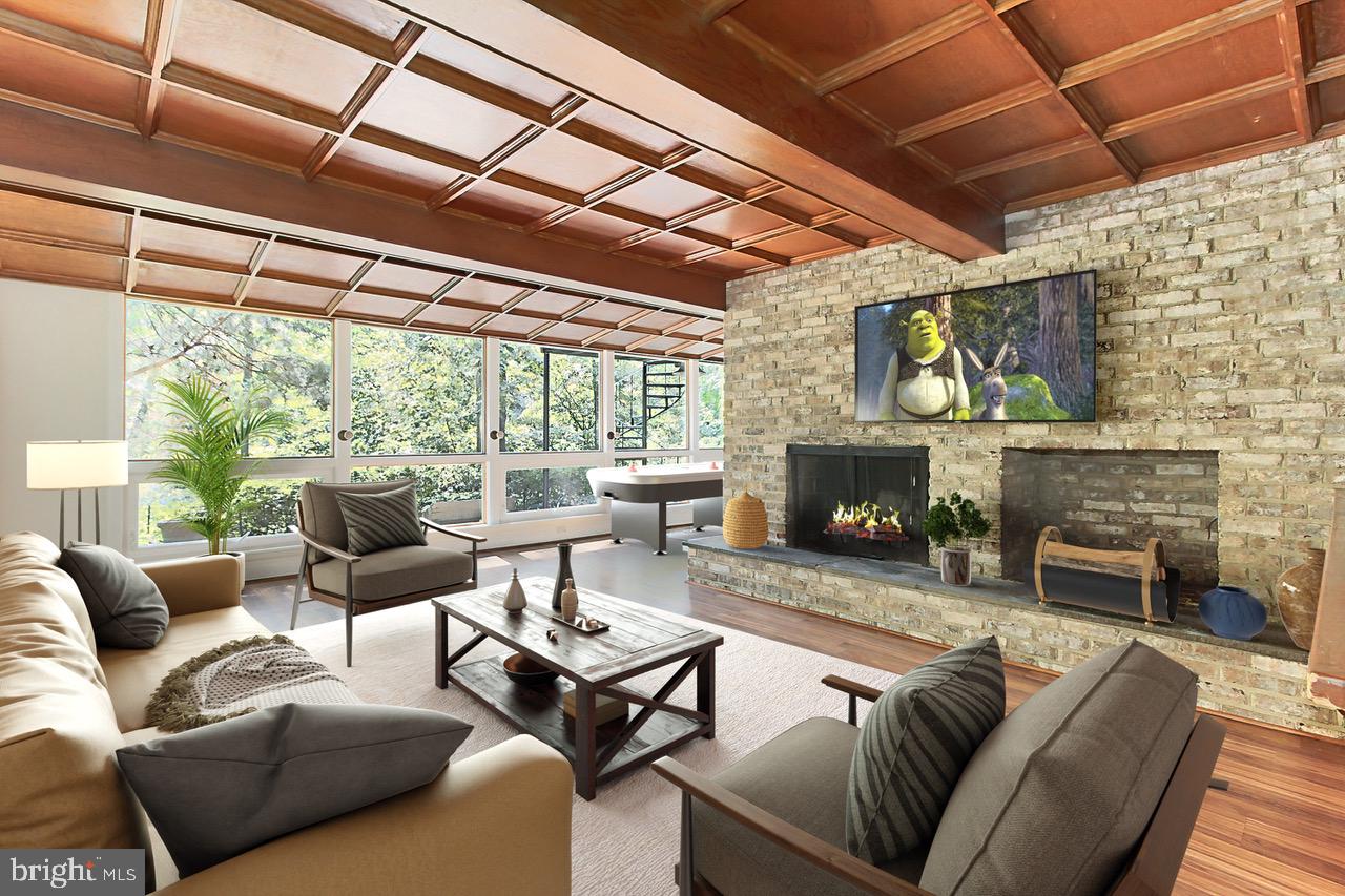 LAKE BARCROFT - Residential