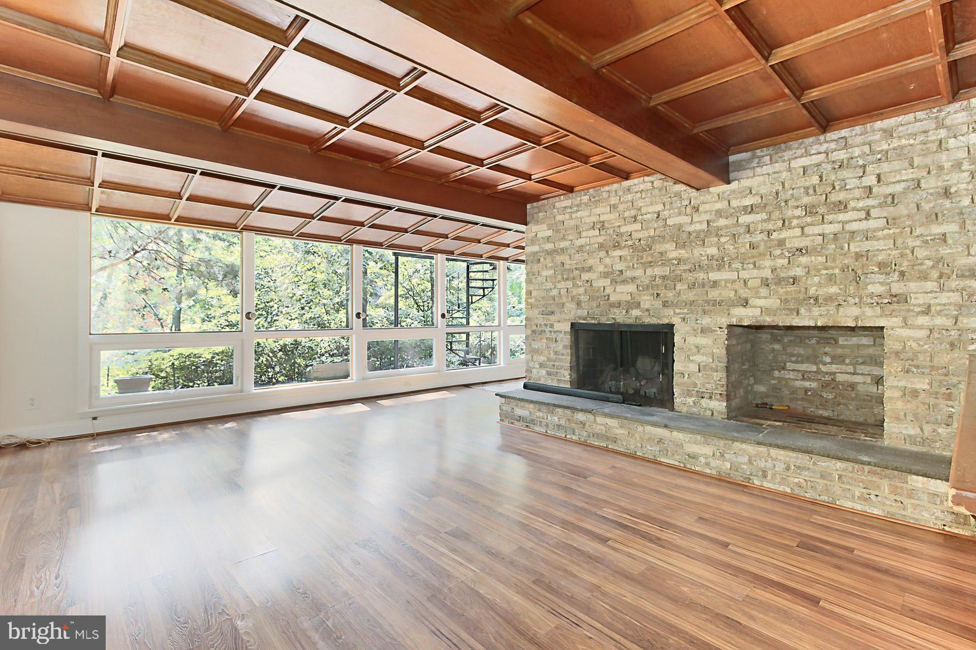 LAKE BARCROFT - Residential