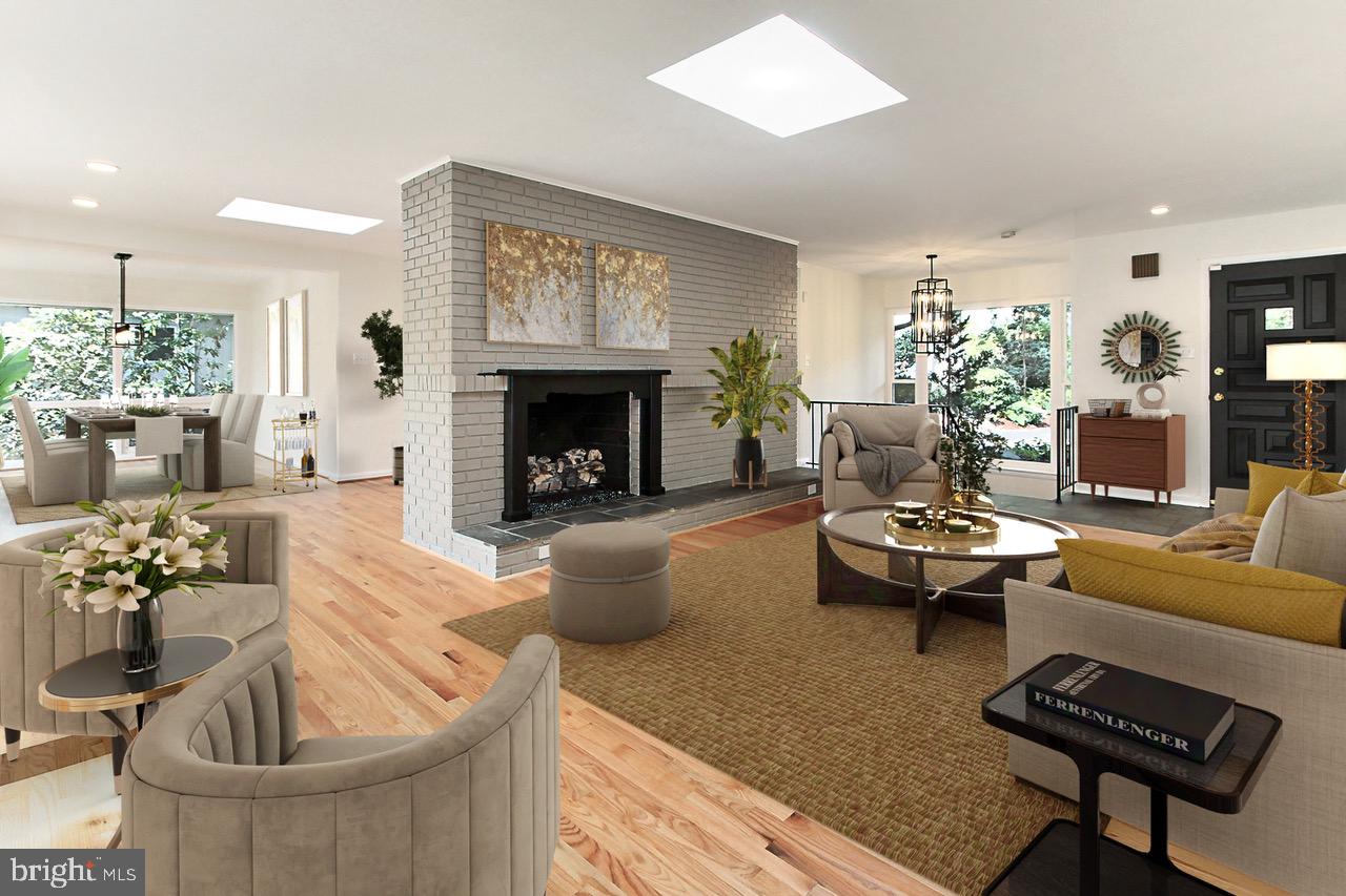 LAKE BARCROFT - Residential