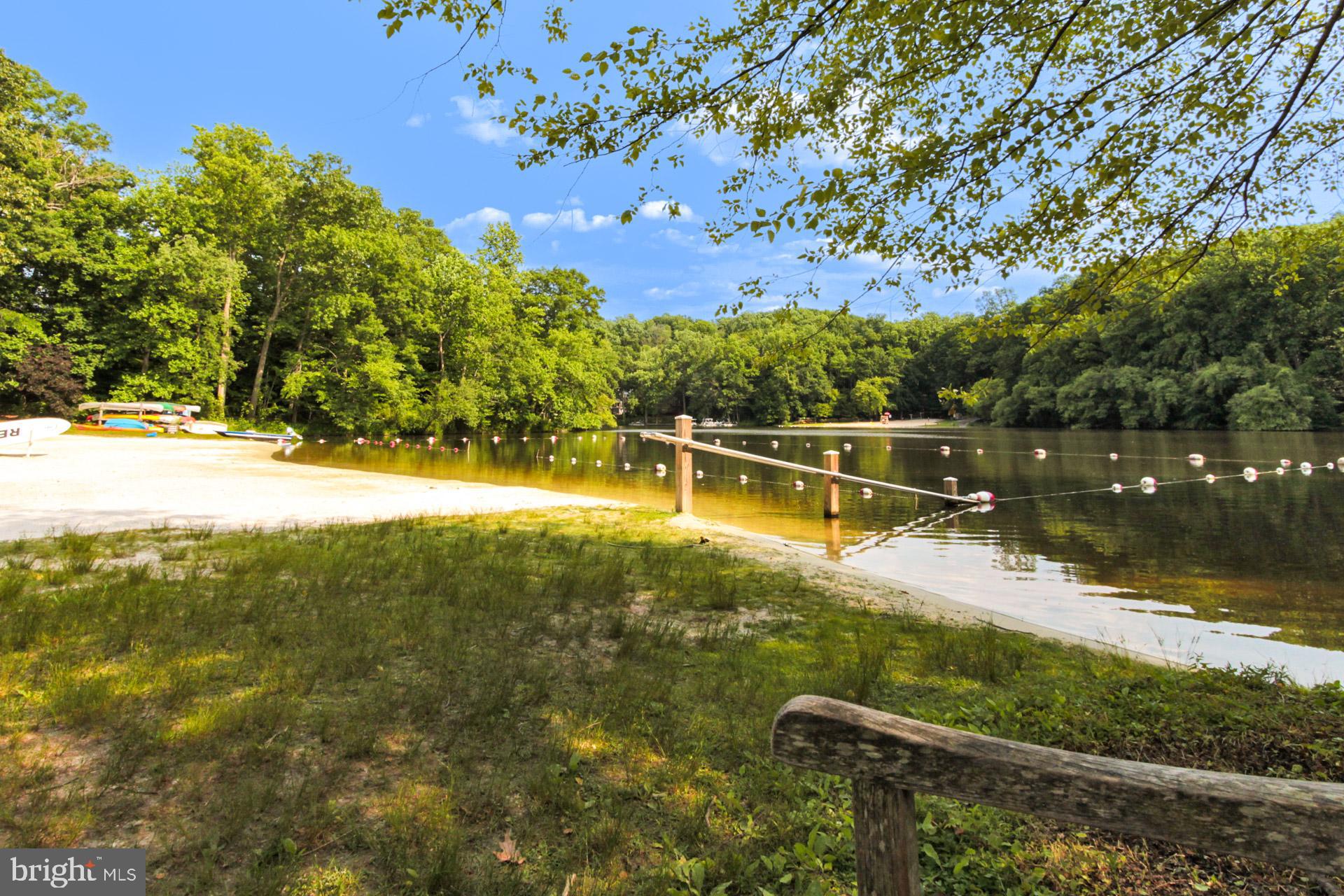 LAKE BARCROFT - Residential