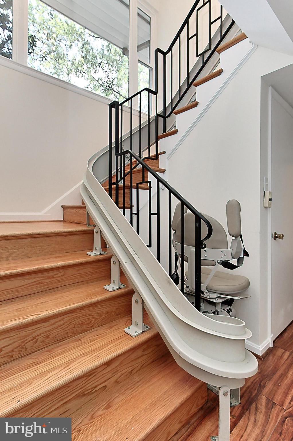 LAKE BARCROFT - Residential