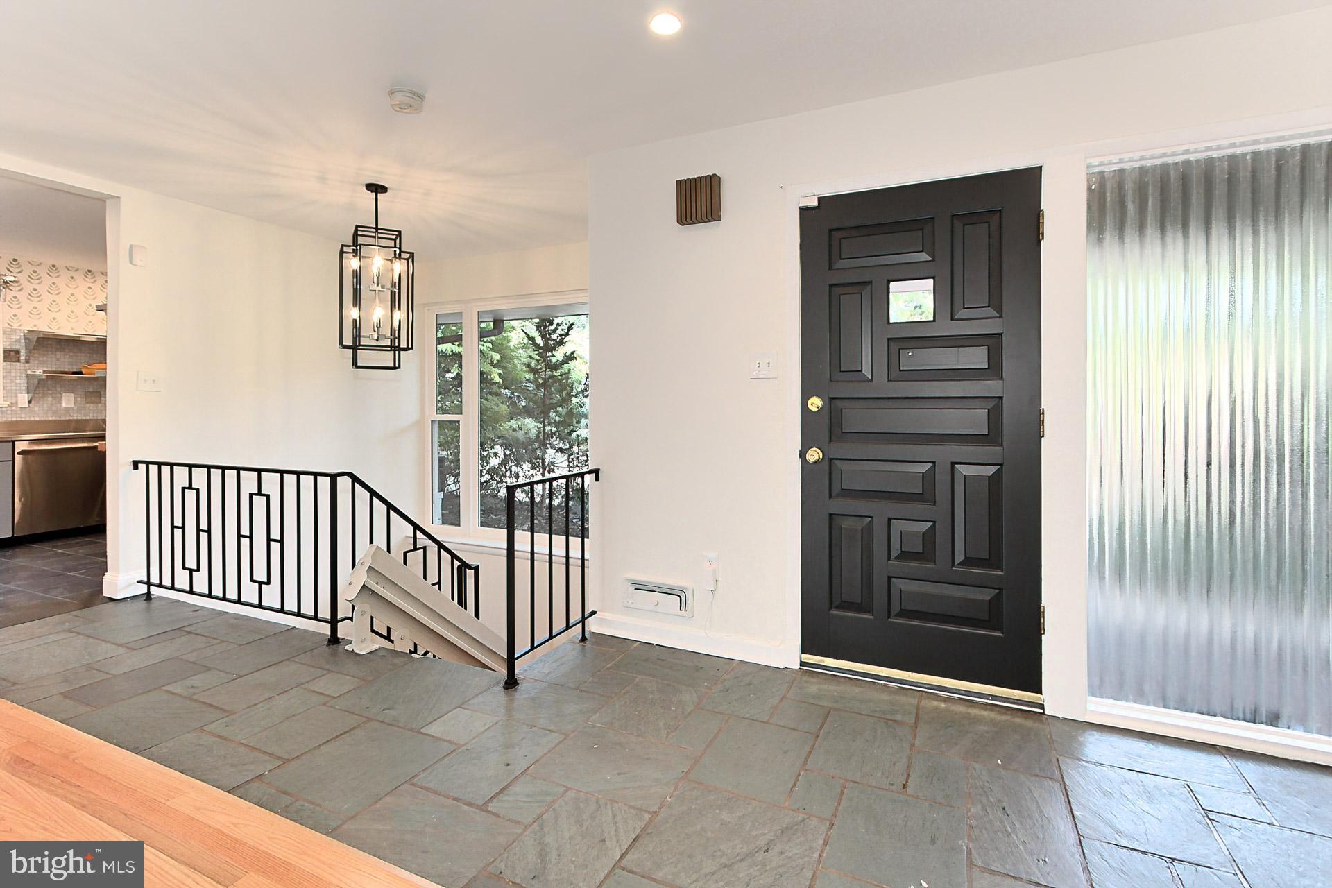 LAKE BARCROFT - Residential