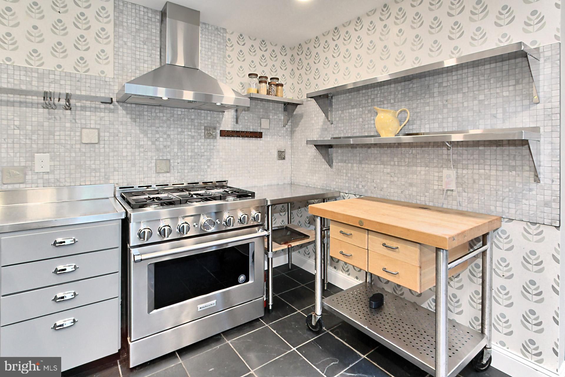 LAKE BARCROFT - Residential