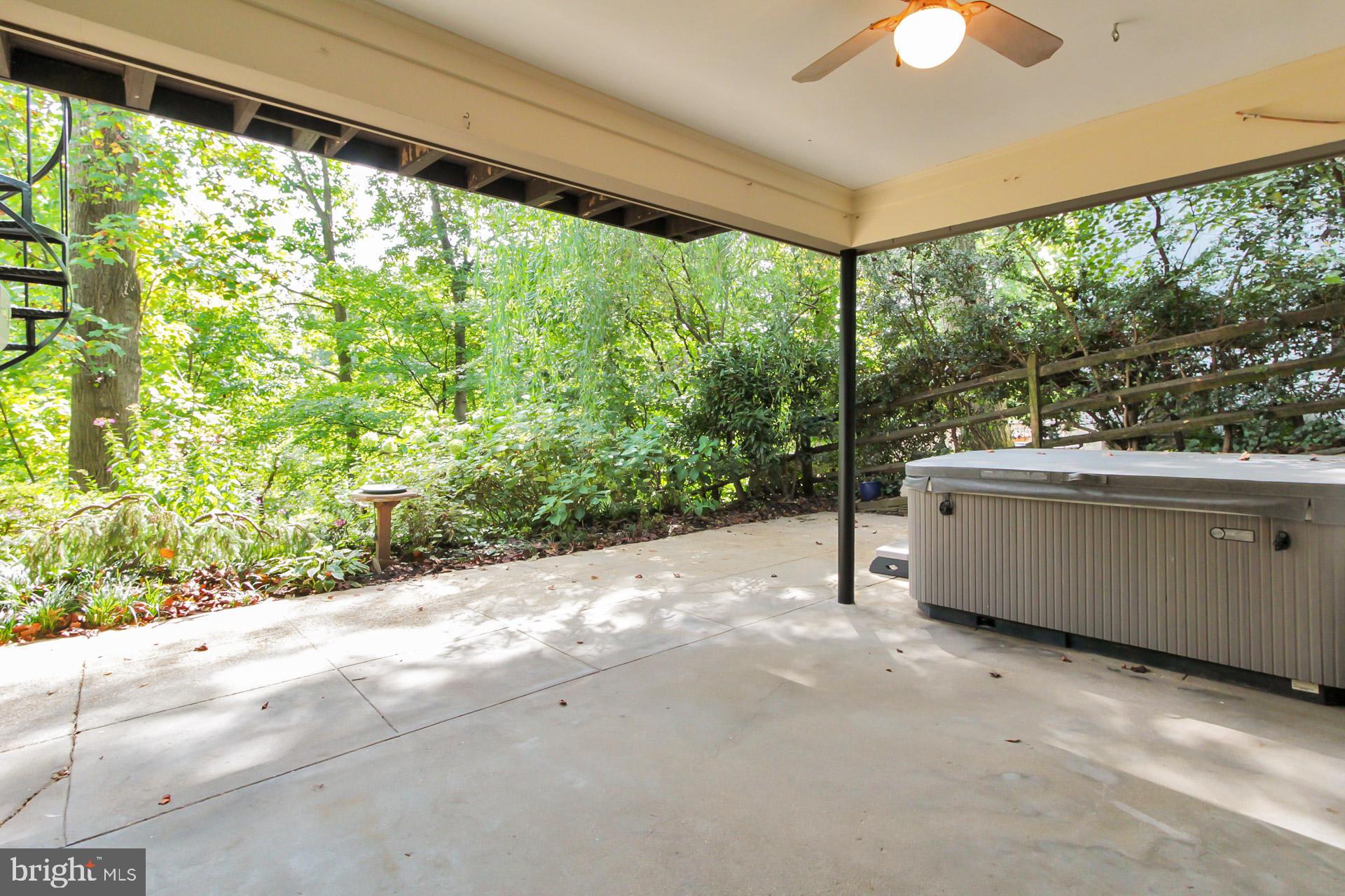 LAKE BARCROFT - Residential