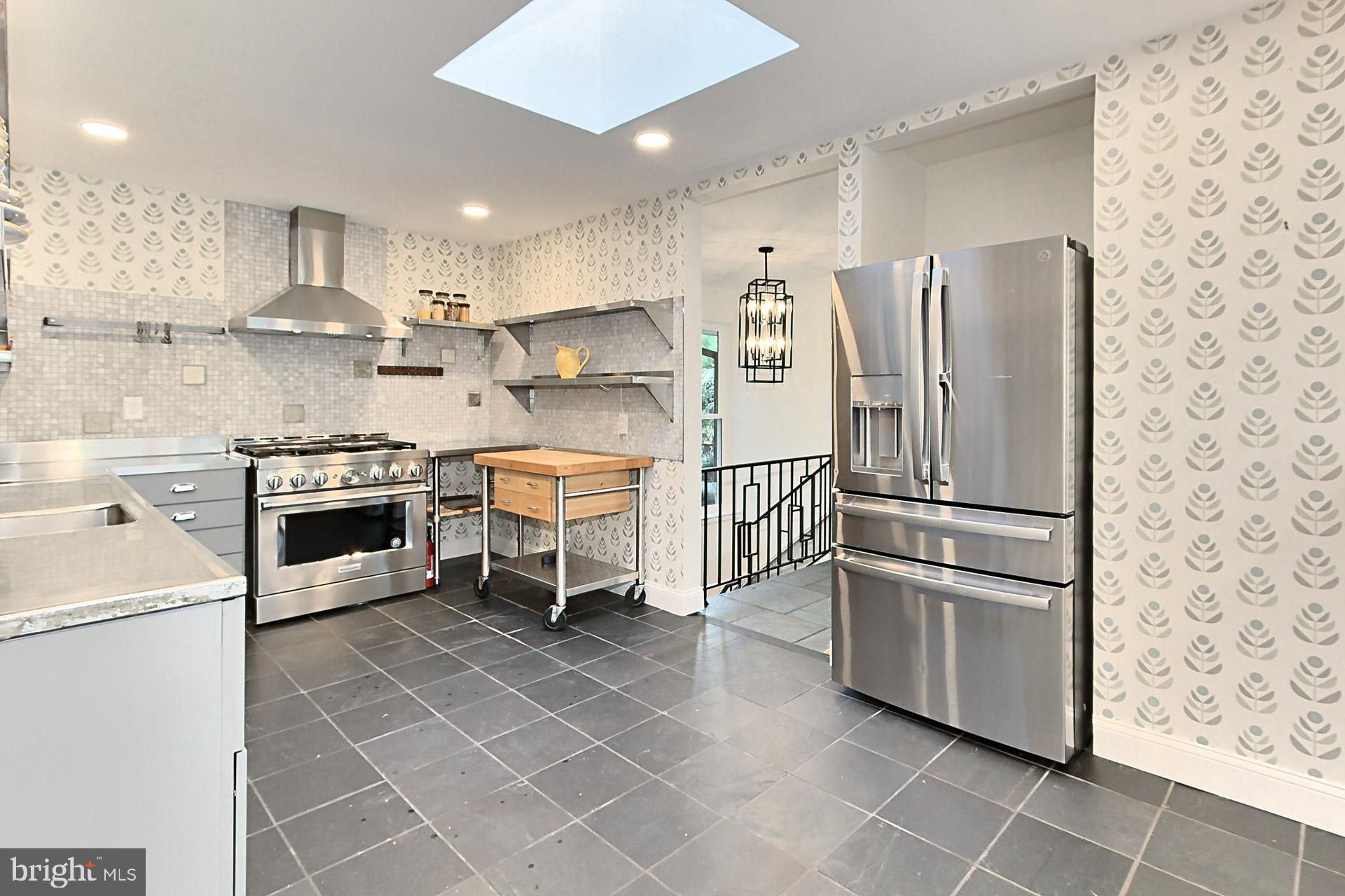 LAKE BARCROFT - Residential