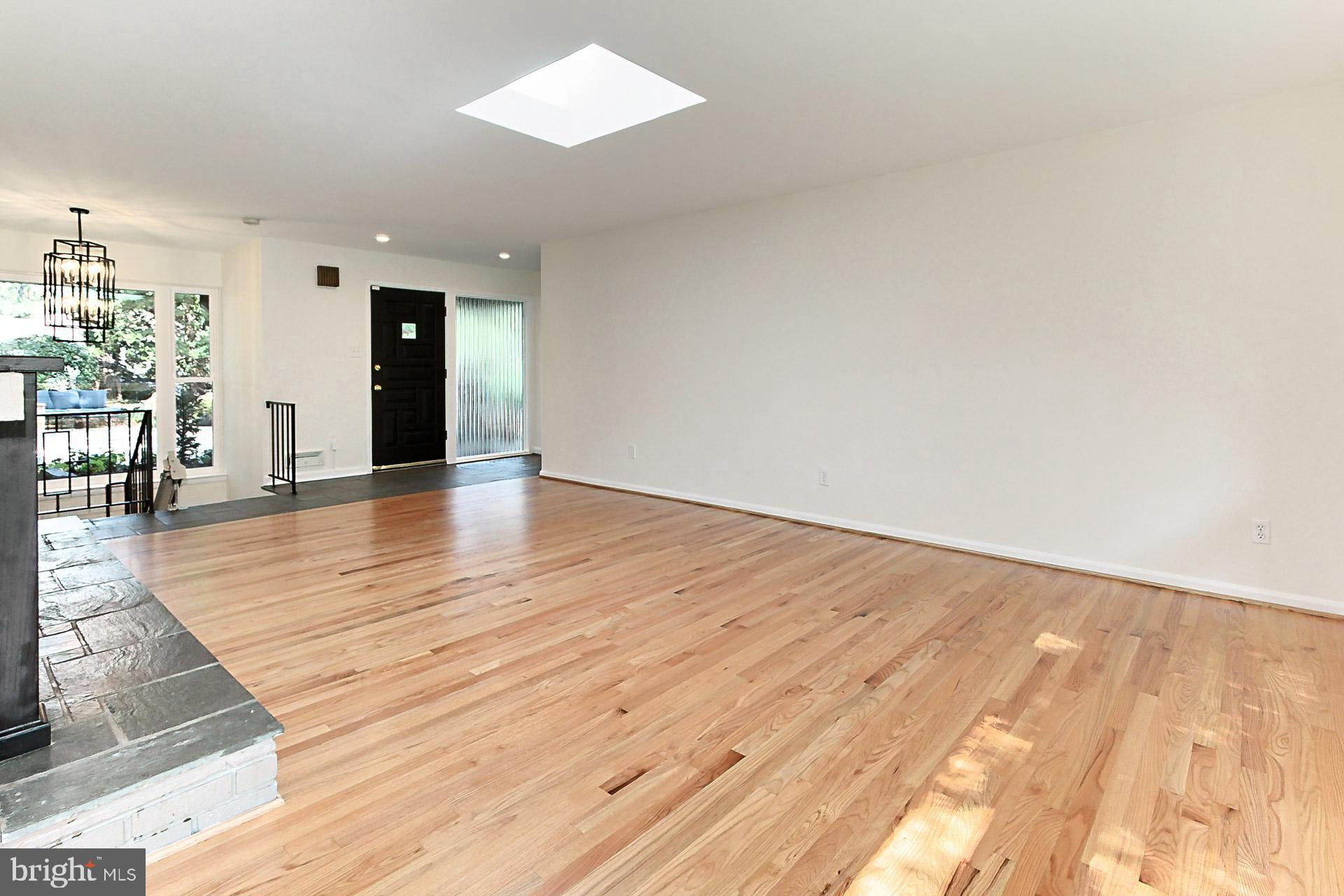 LAKE BARCROFT - Residential