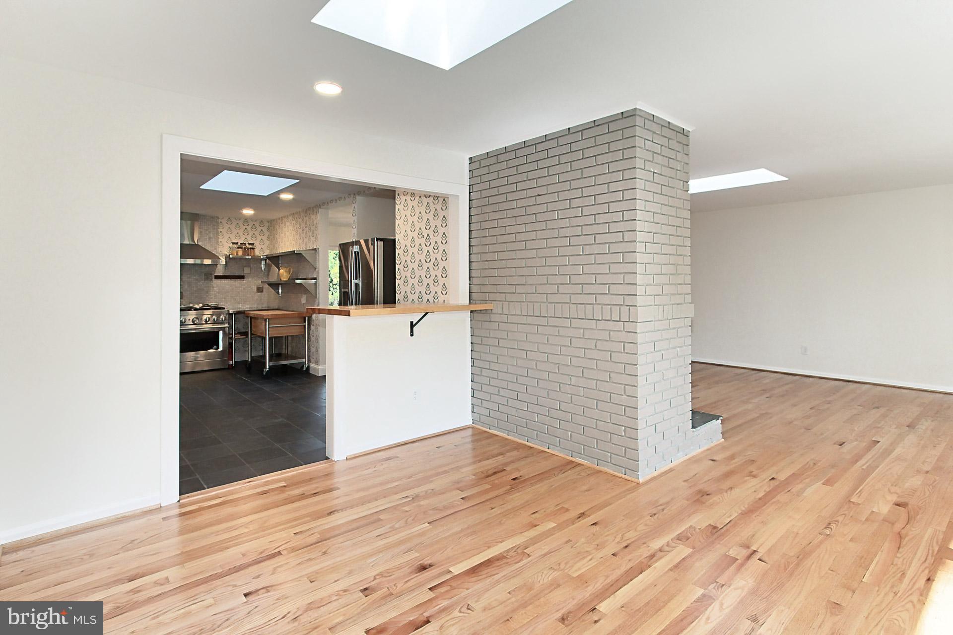 LAKE BARCROFT - Residential