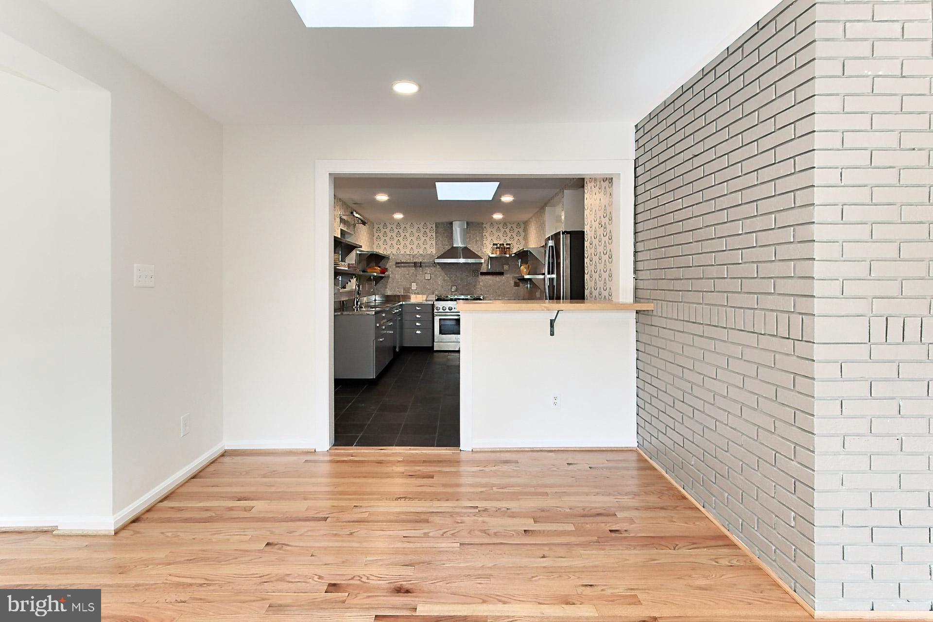 LAKE BARCROFT - Residential