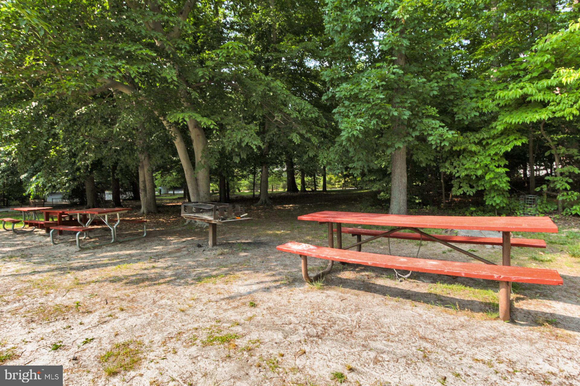 LAKE BARCROFT - Residential