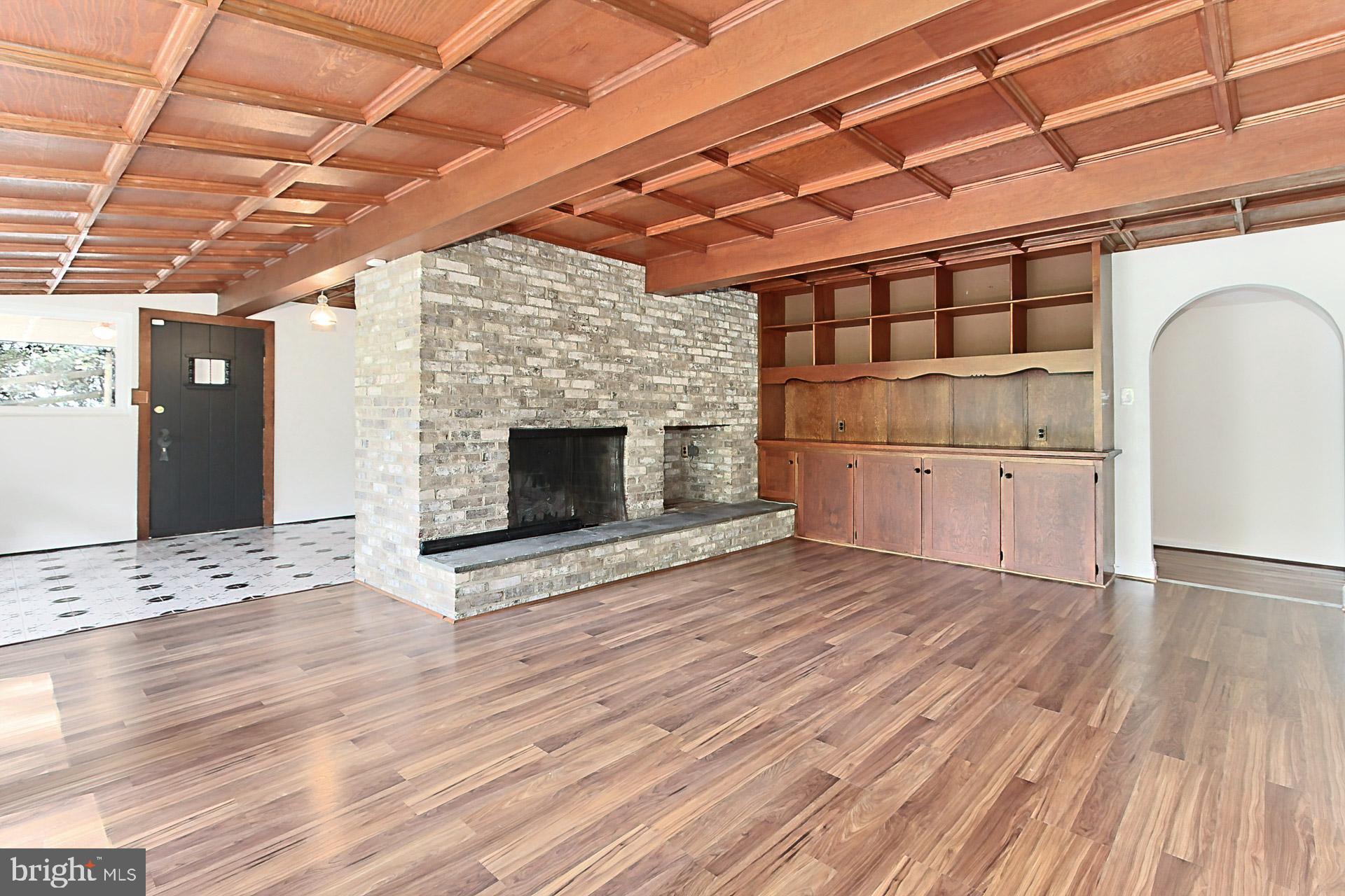 LAKE BARCROFT - Residential