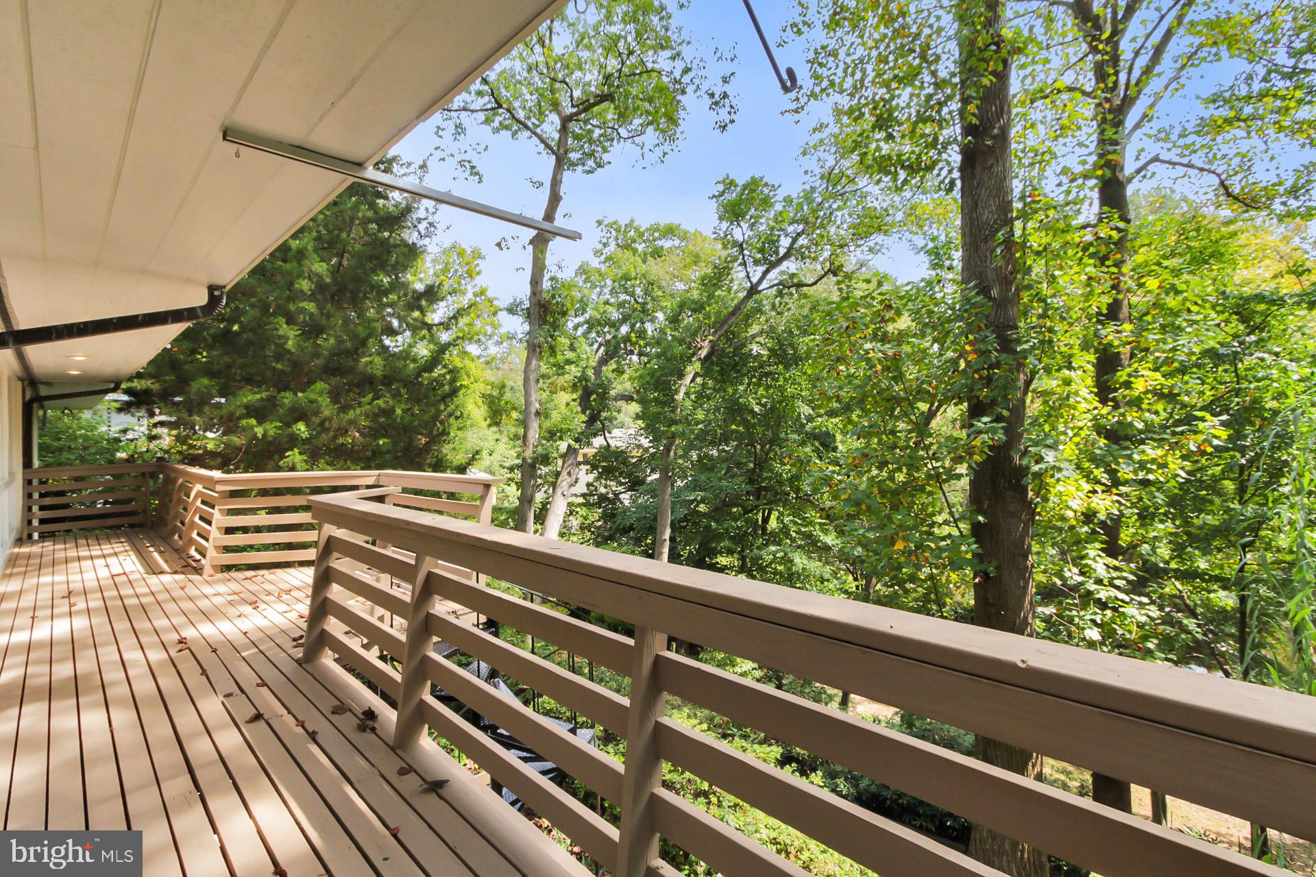 LAKE BARCROFT - Residential