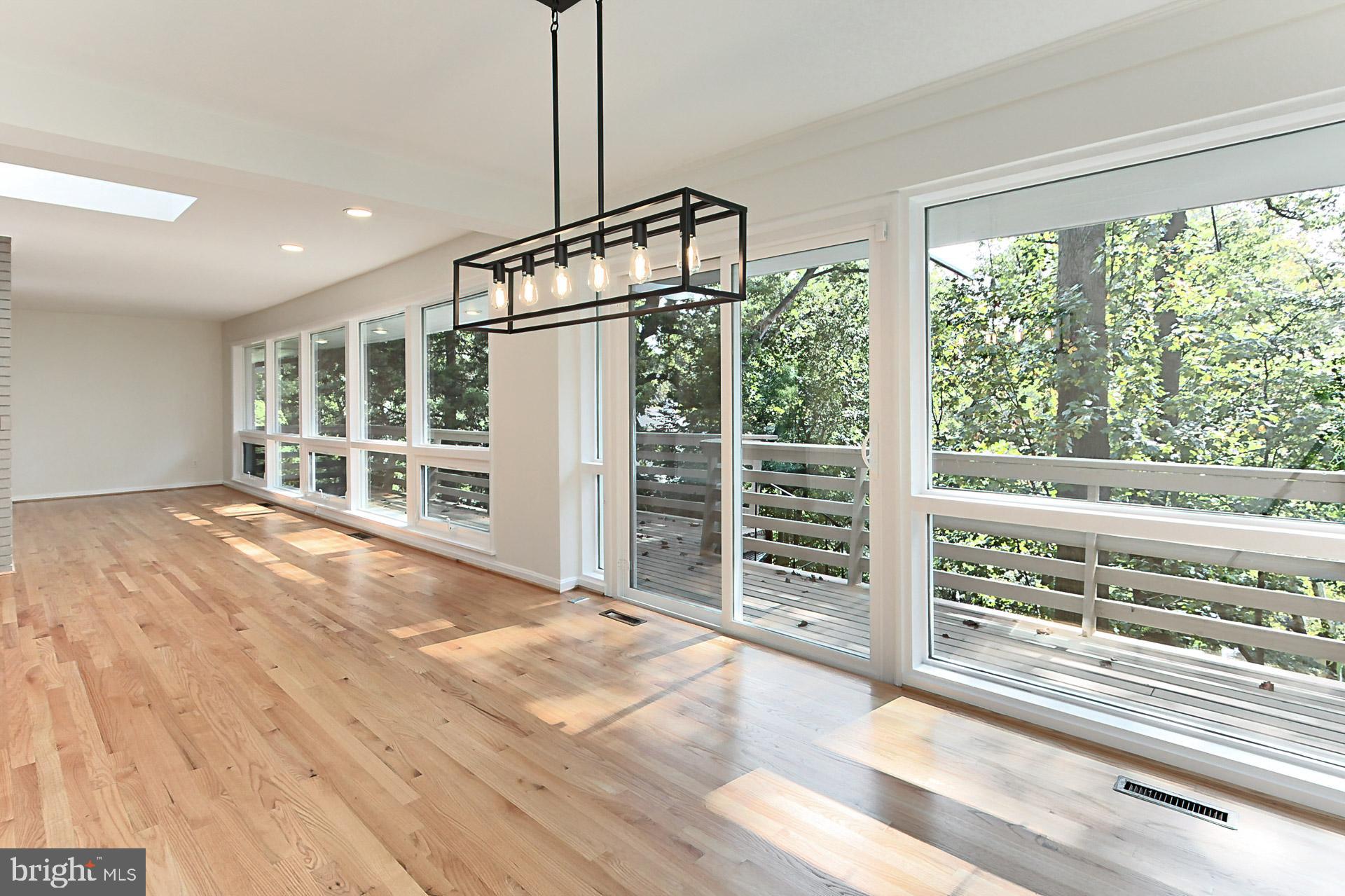 LAKE BARCROFT - Residential