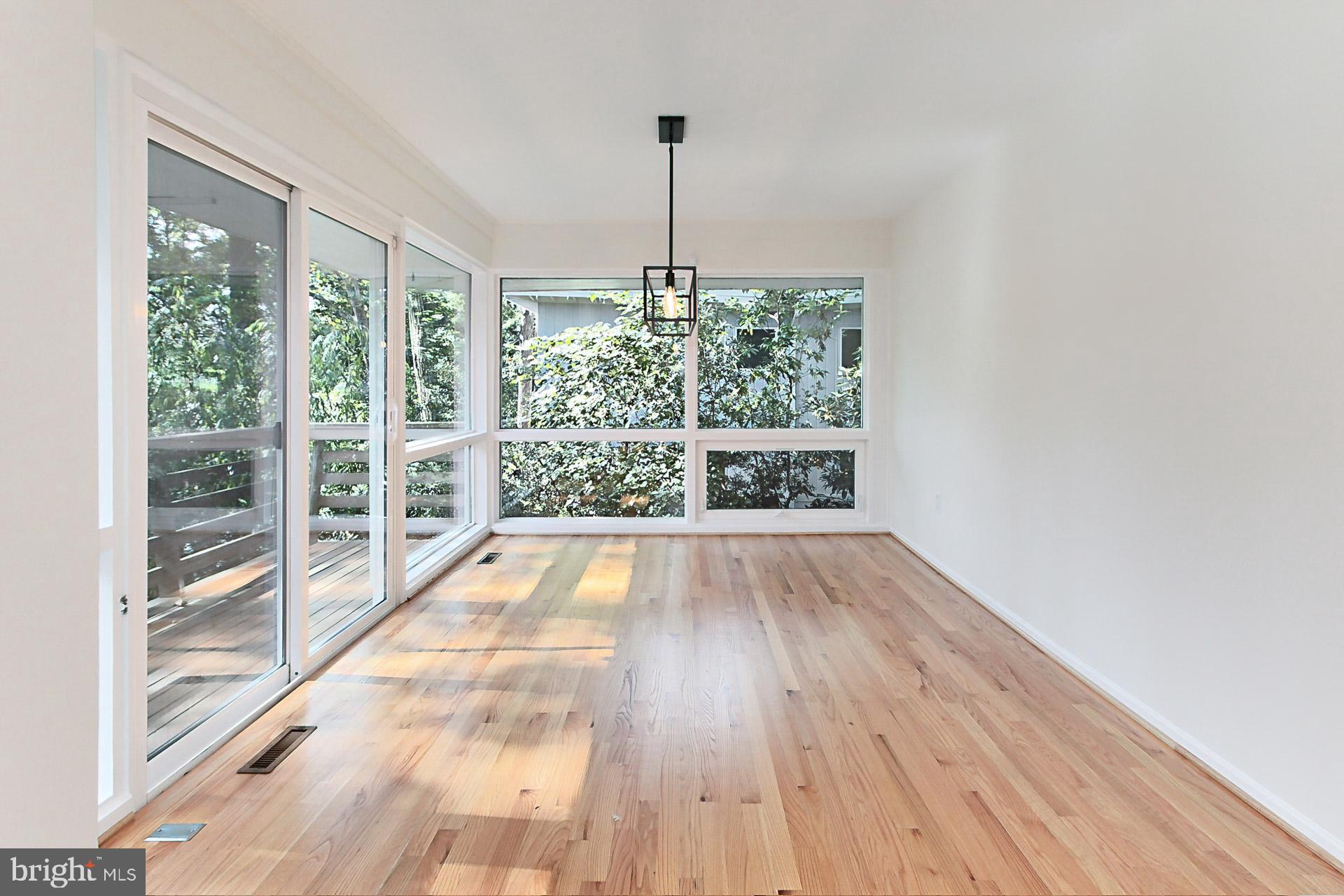 LAKE BARCROFT - Residential