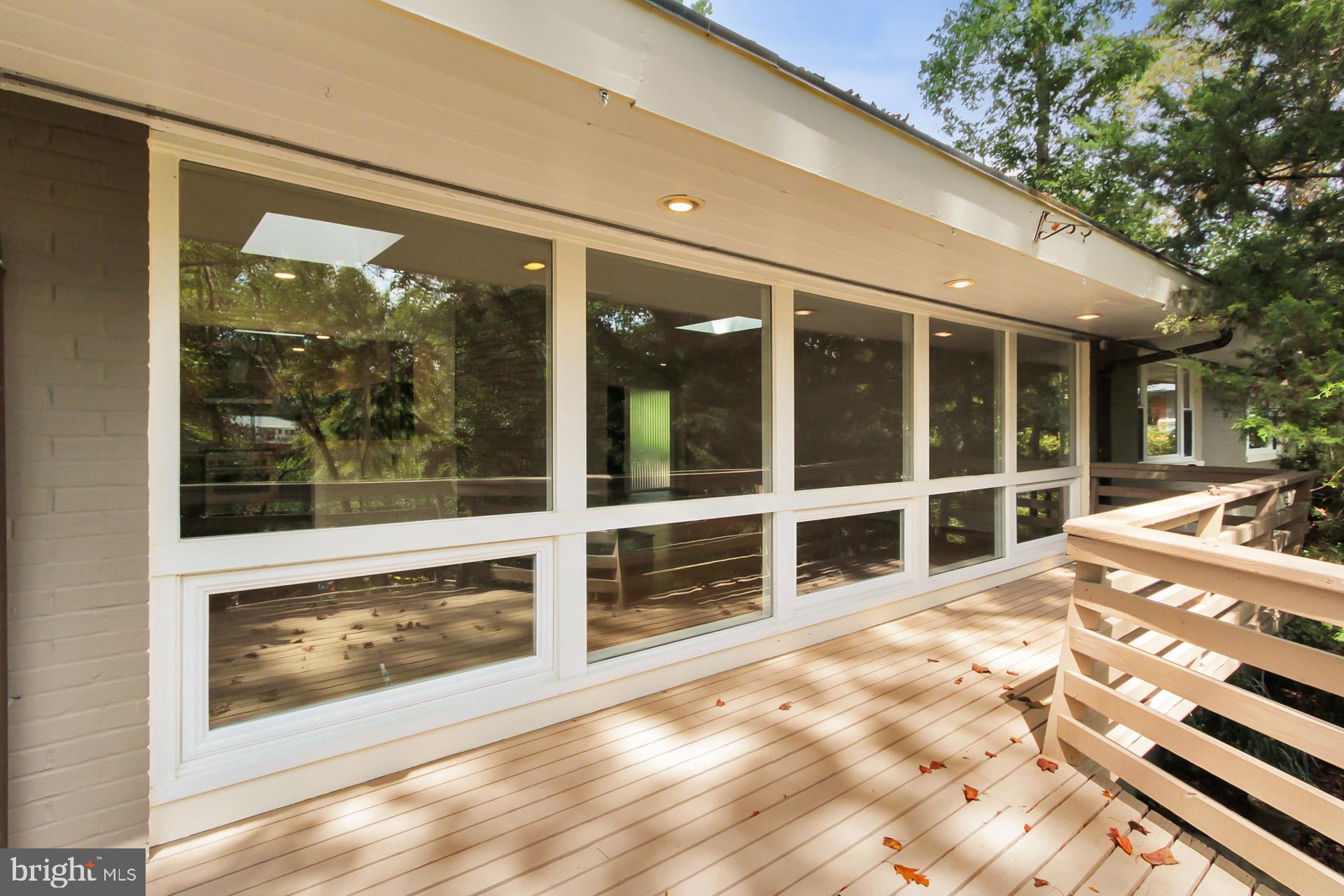 LAKE BARCROFT - Residential