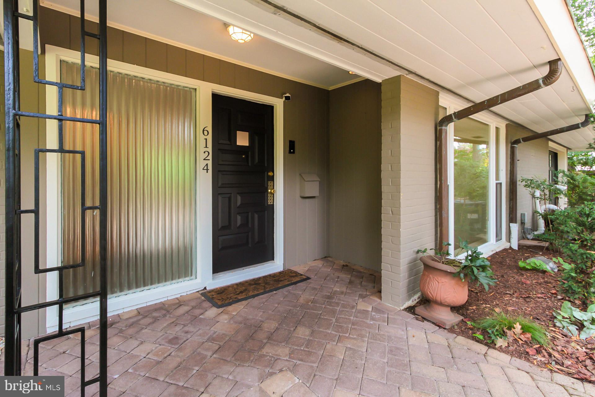 LAKE BARCROFT - Residential