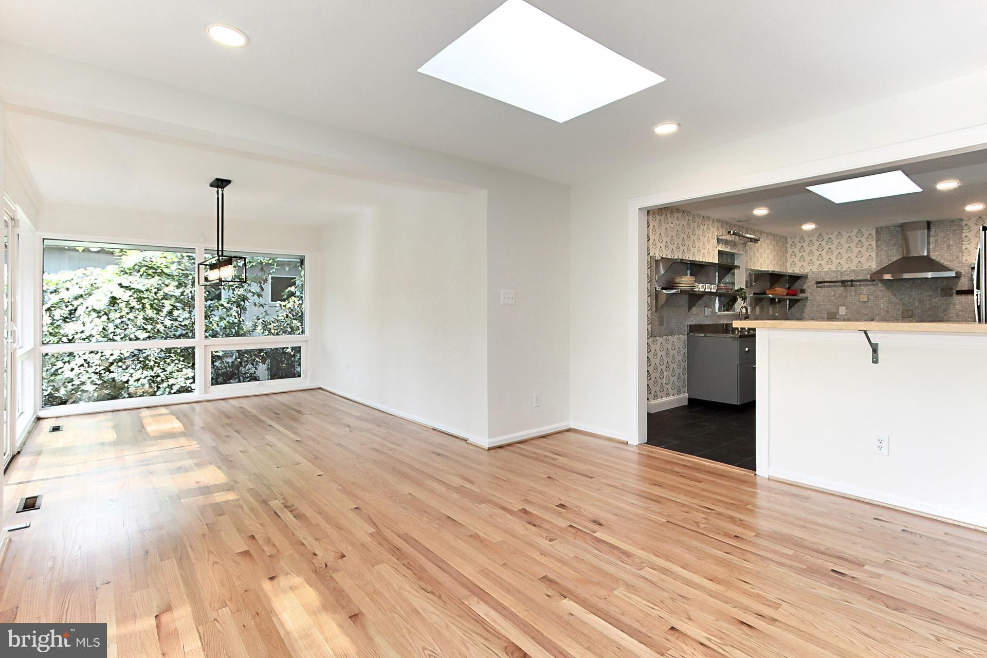 LAKE BARCROFT - Residential