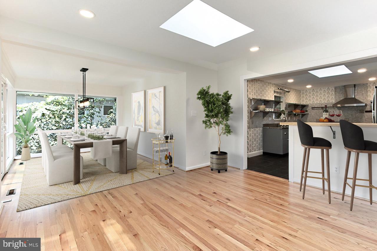 LAKE BARCROFT - Residential