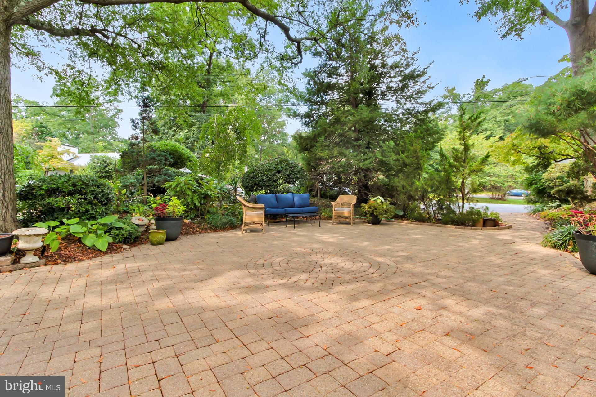 LAKE BARCROFT - Residential