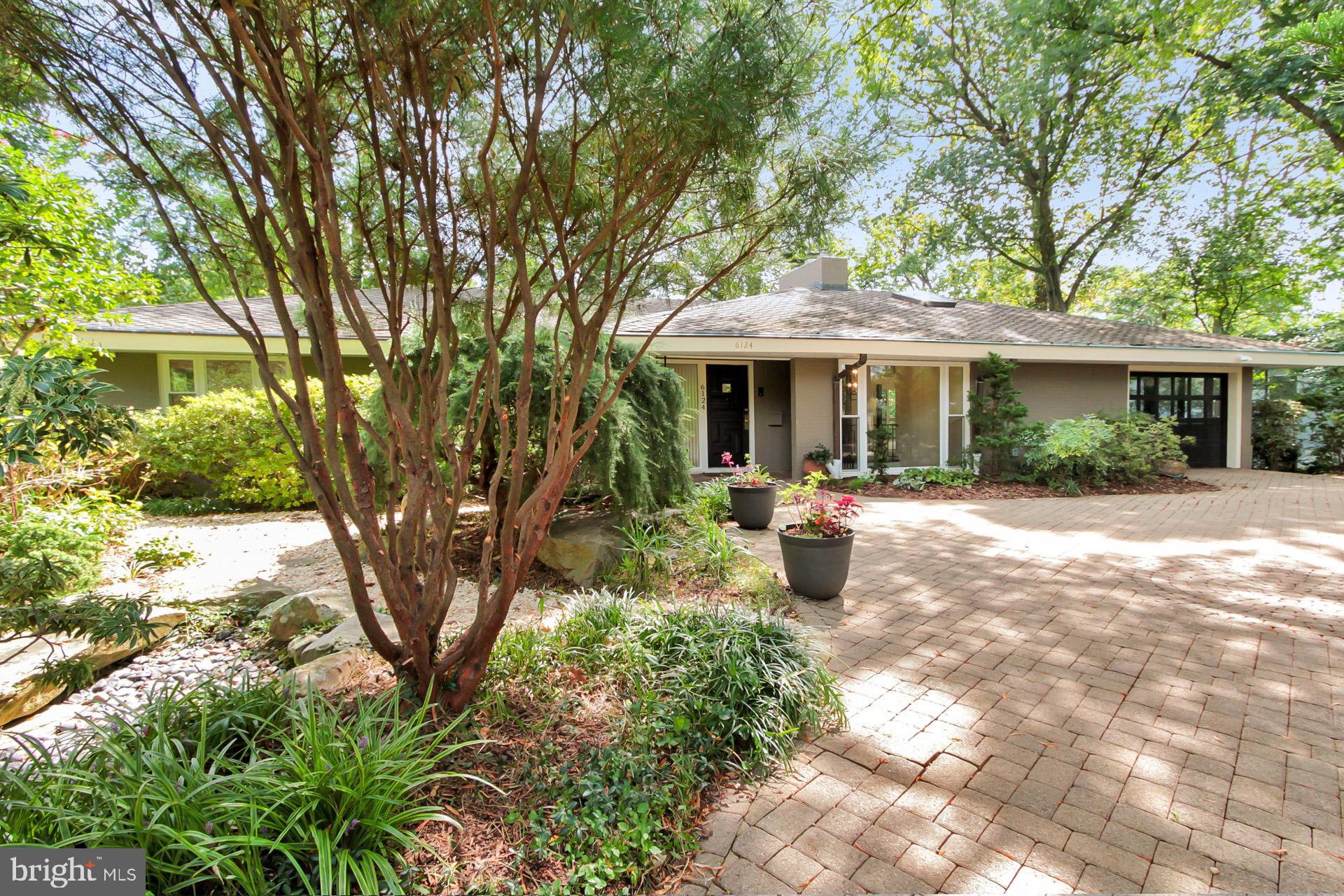 LAKE BARCROFT - Residential