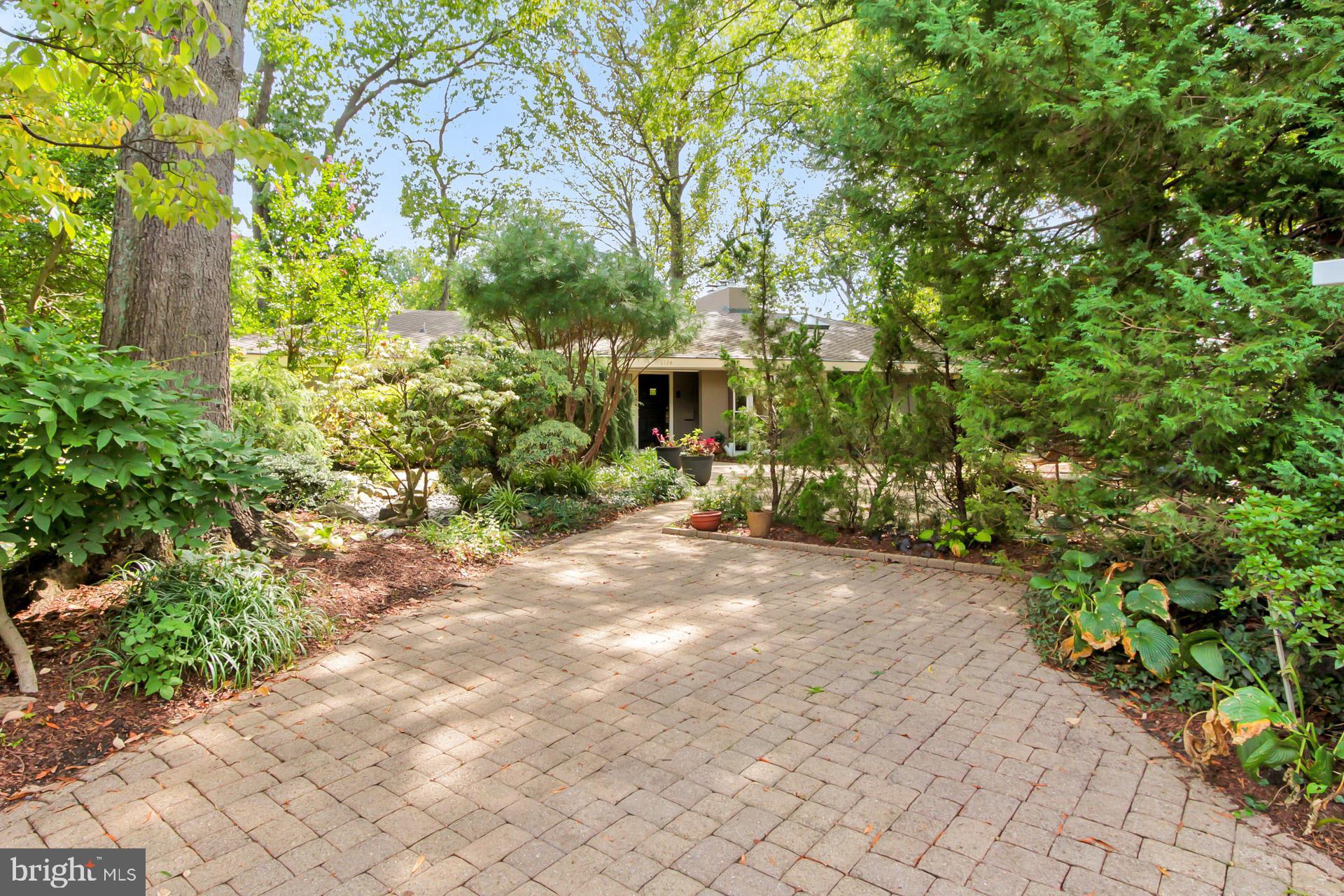 LAKE BARCROFT - Residential