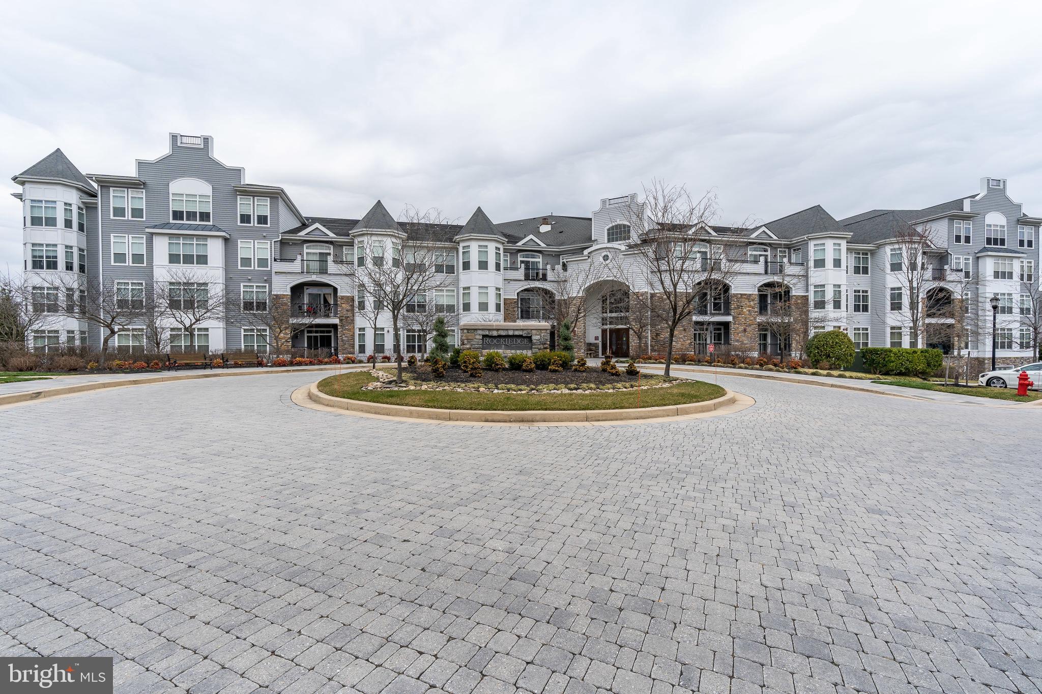 THE BLUFFS AT QUARRY LAKE - Residential