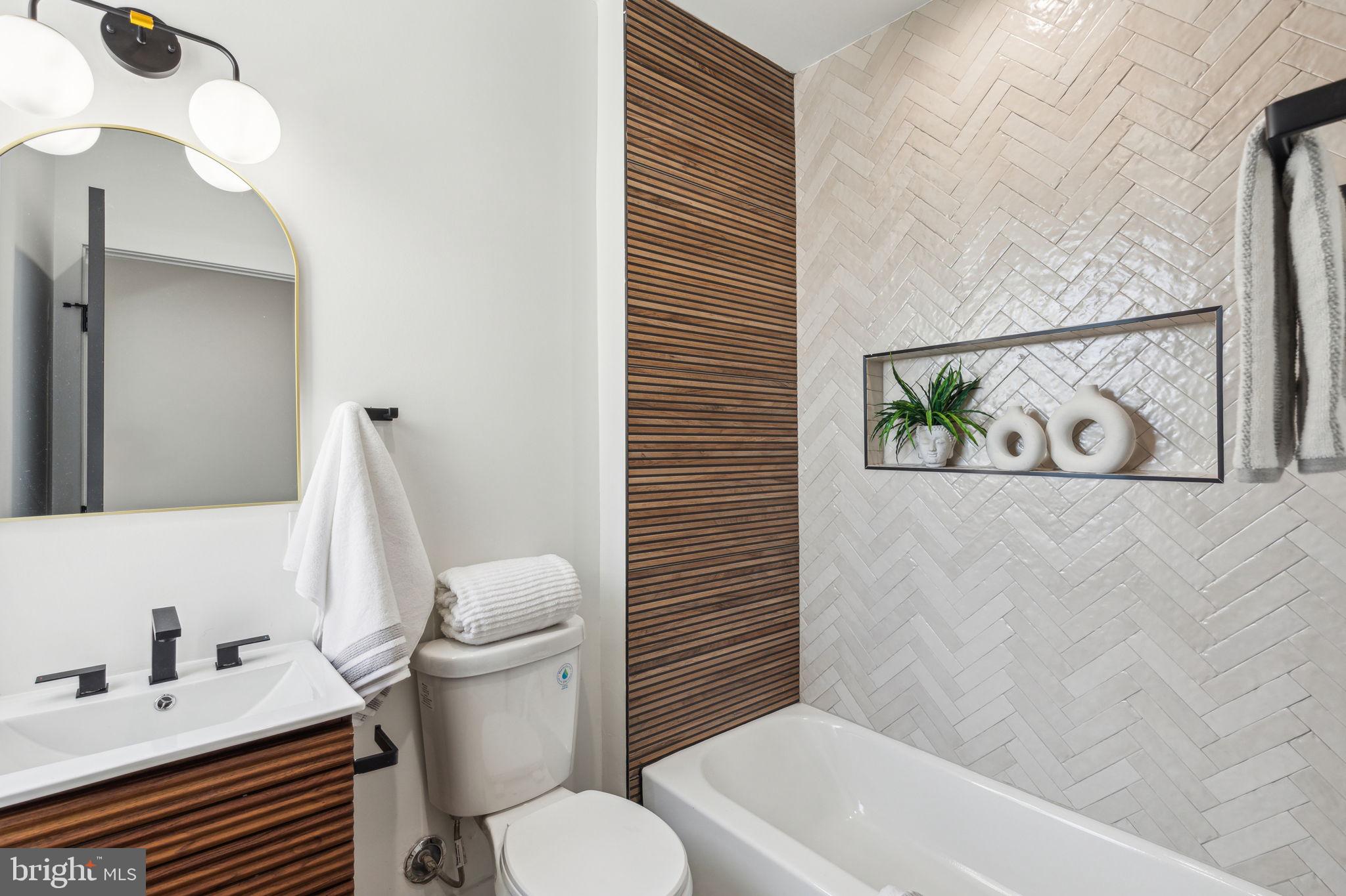 EAST KENSINGTON - Residential