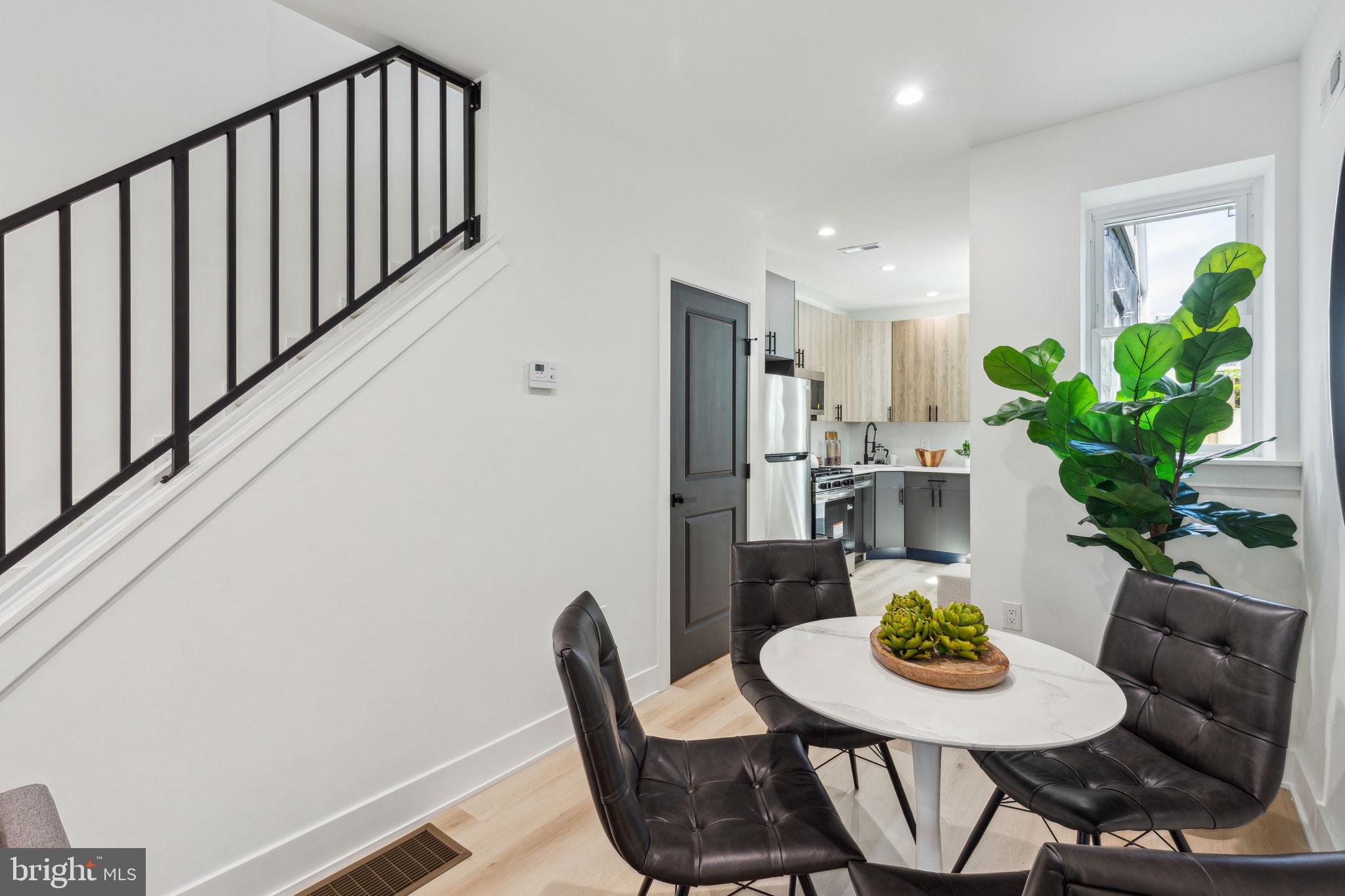 EAST KENSINGTON - Residential