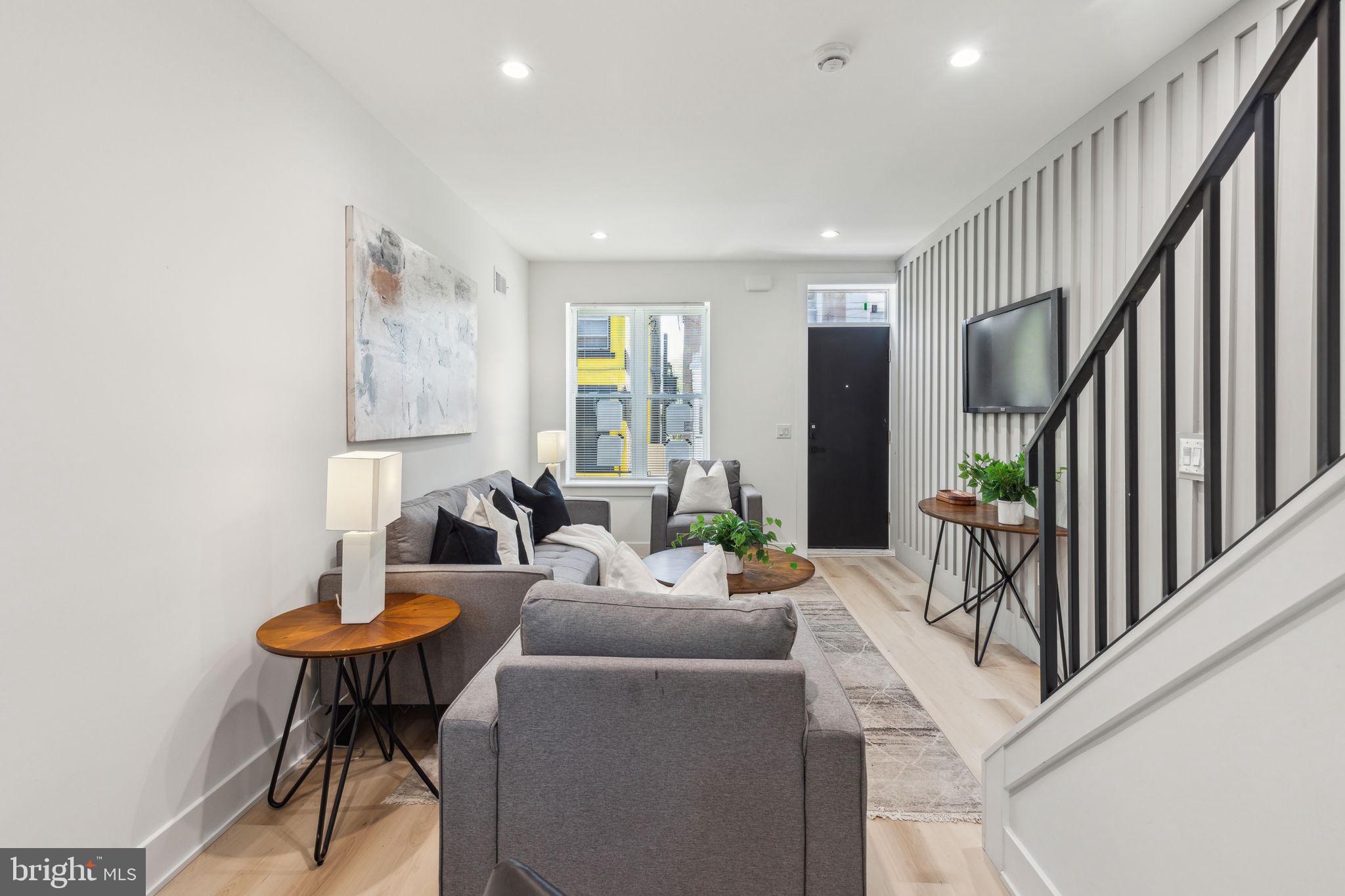 EAST KENSINGTON - Residential