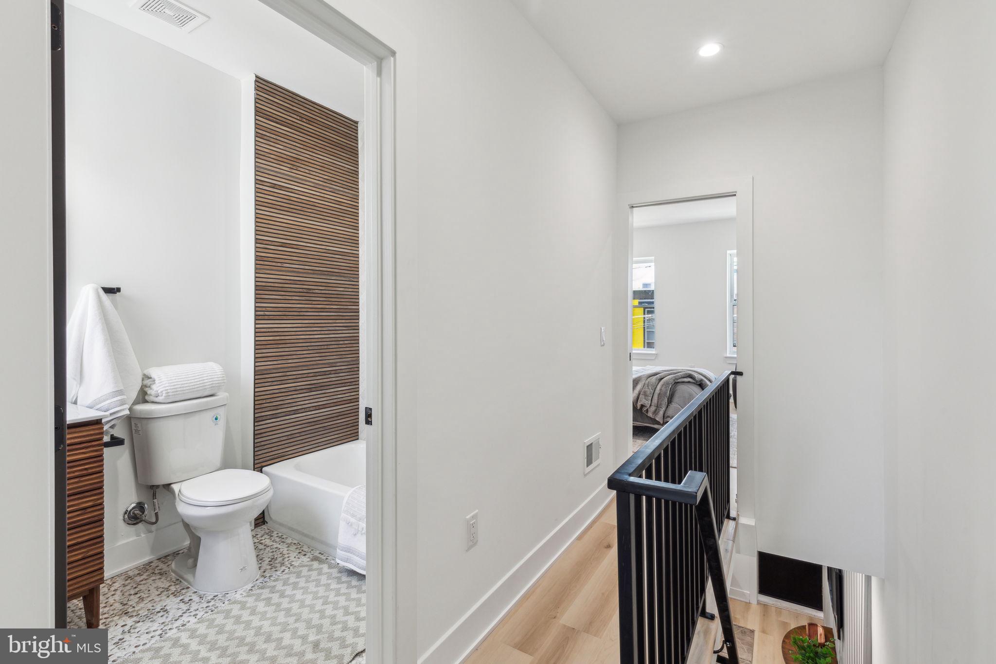 EAST KENSINGTON - Residential