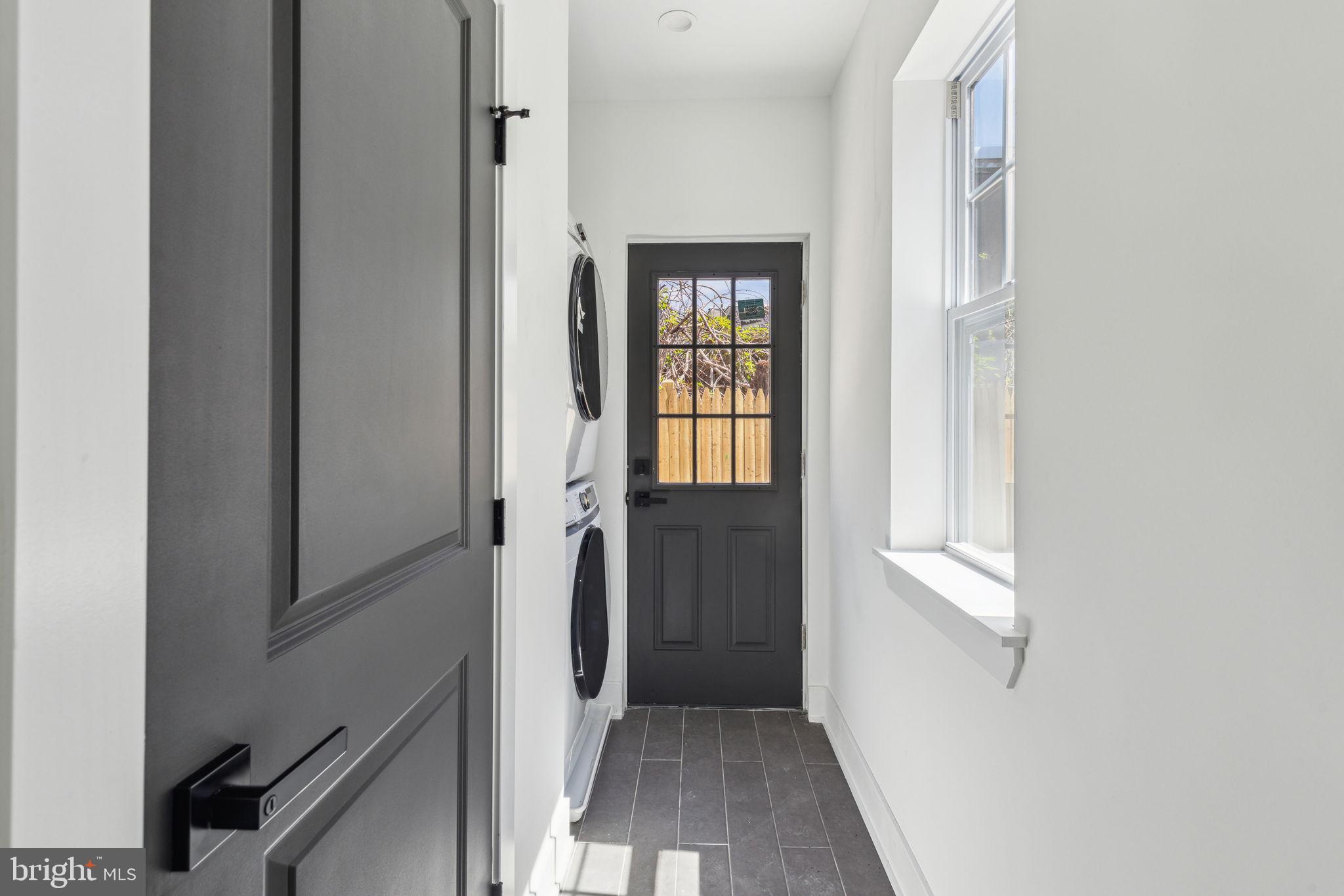 EAST KENSINGTON - Residential