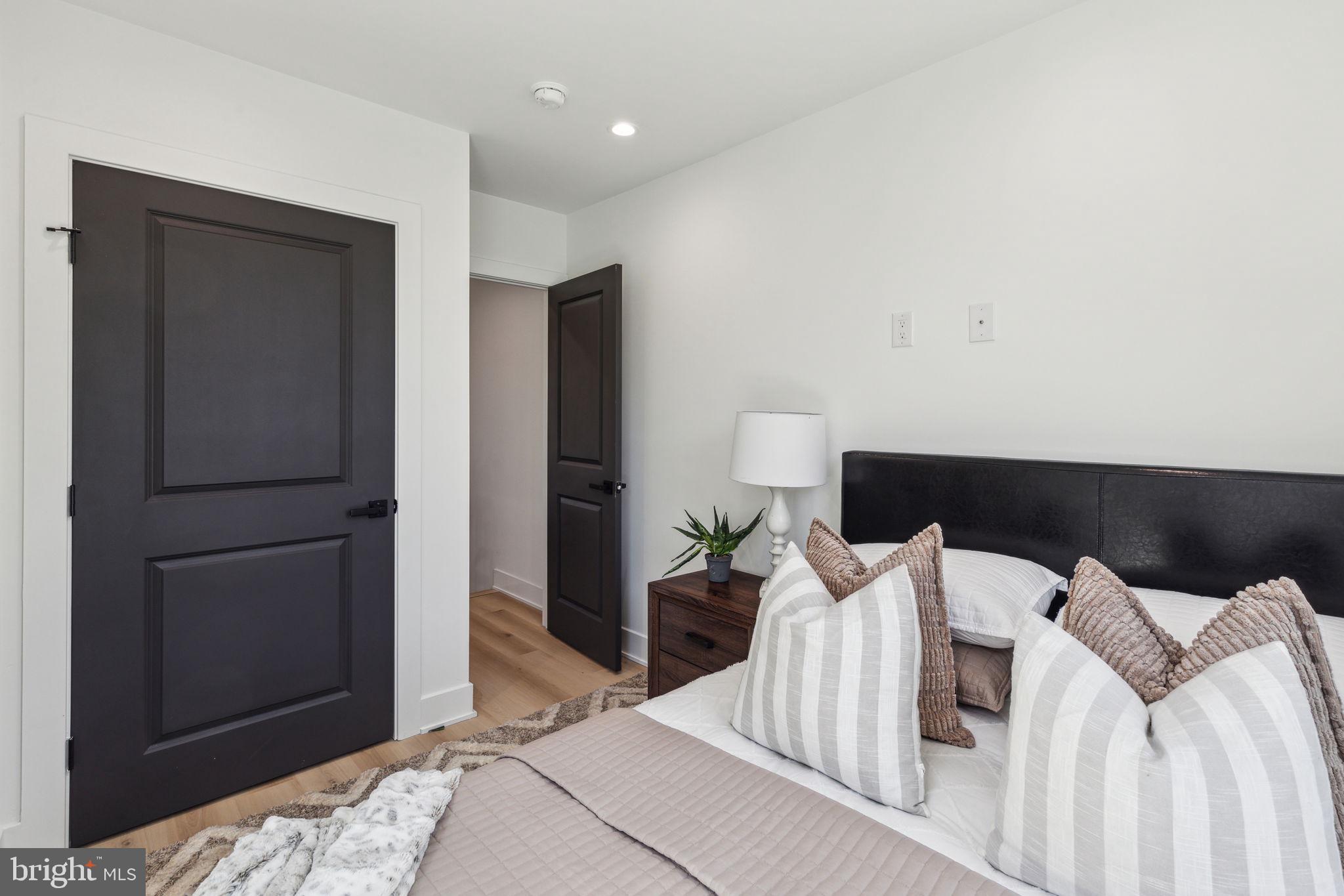 EAST KENSINGTON - Residential