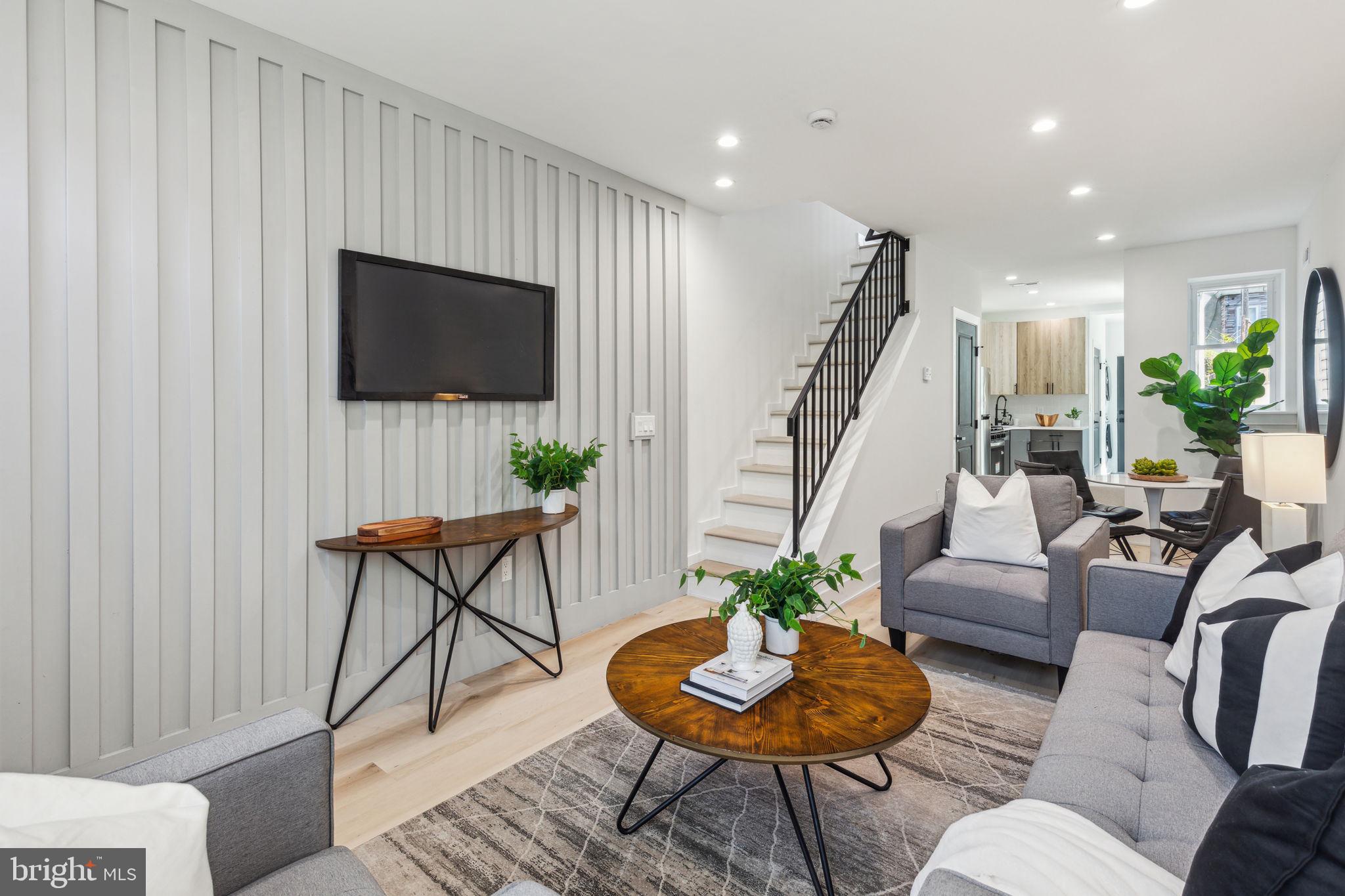 EAST KENSINGTON - Residential