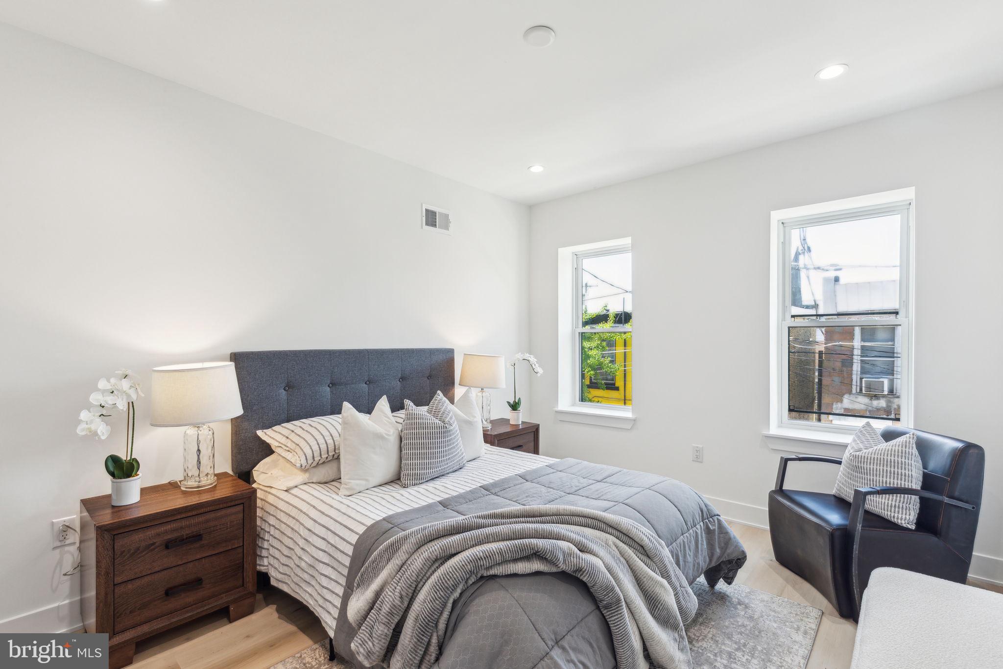 EAST KENSINGTON - Residential