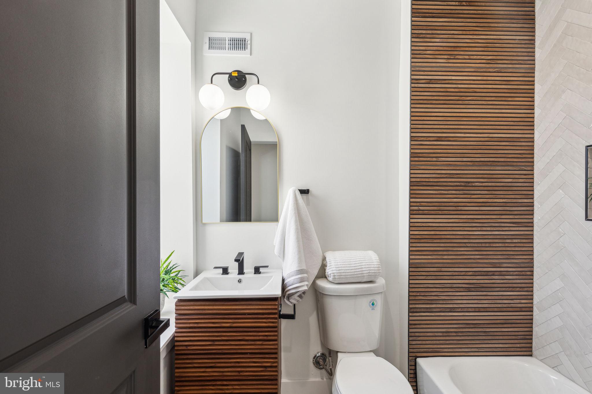 EAST KENSINGTON - Residential