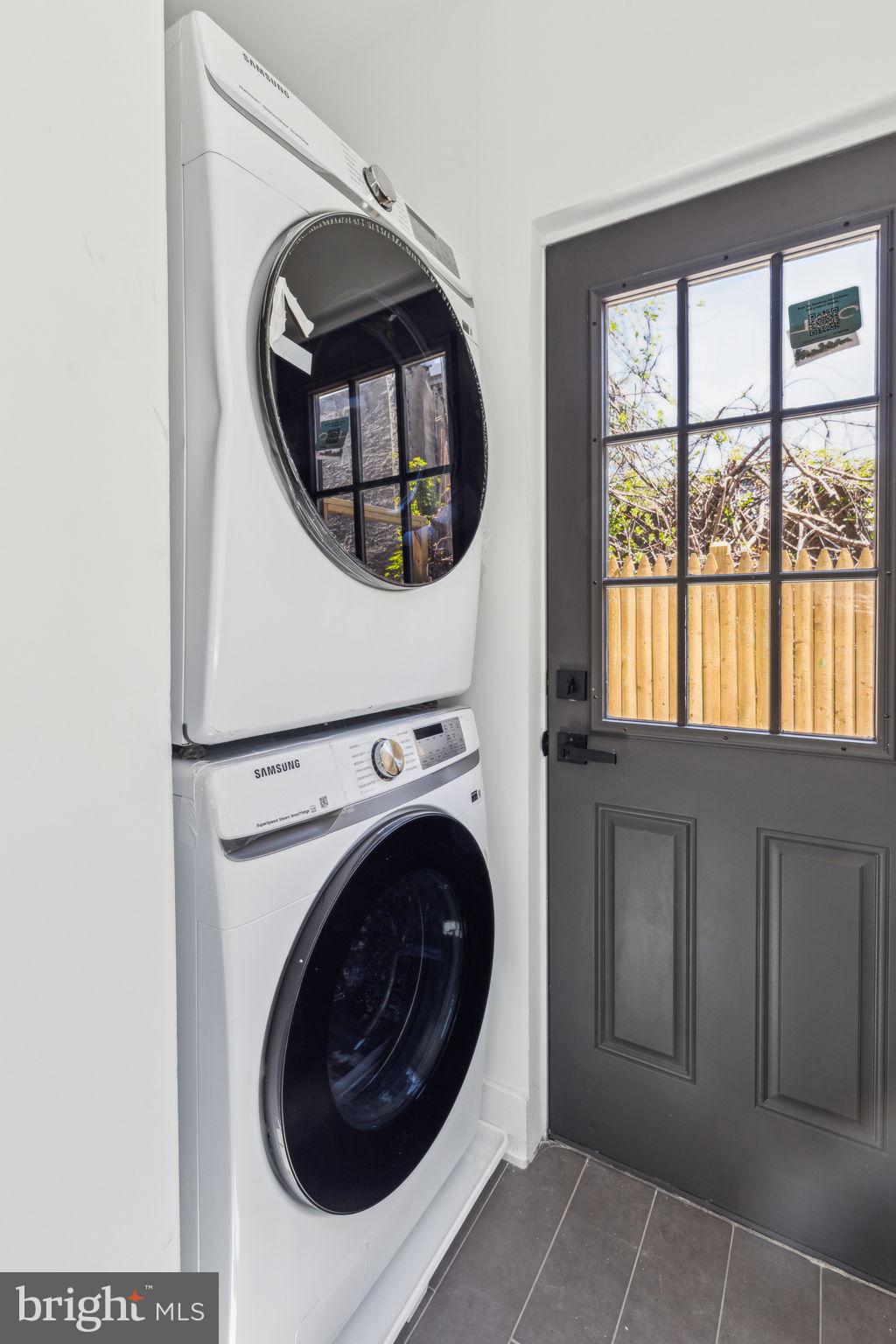 EAST KENSINGTON - Residential