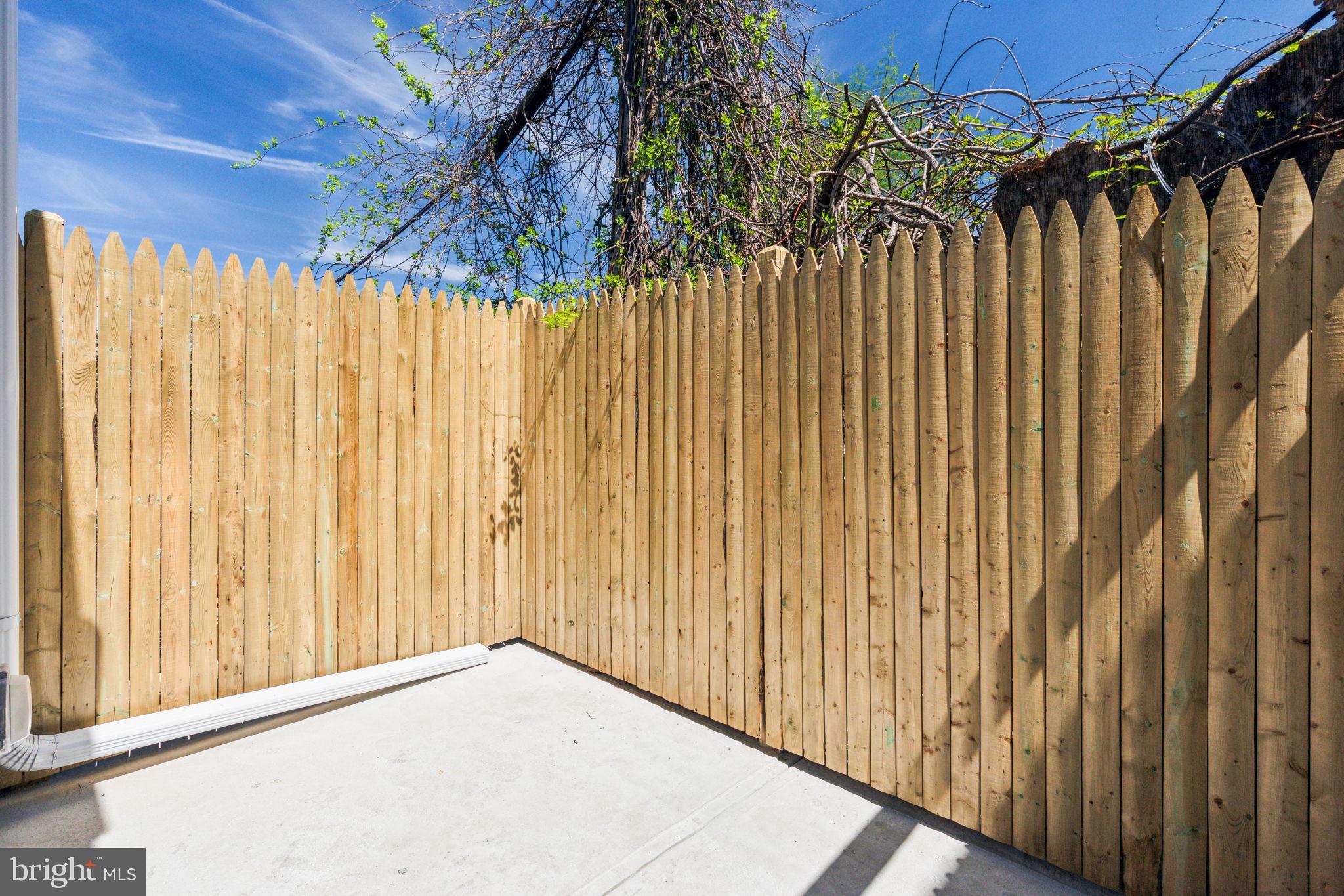 EAST KENSINGTON - Residential