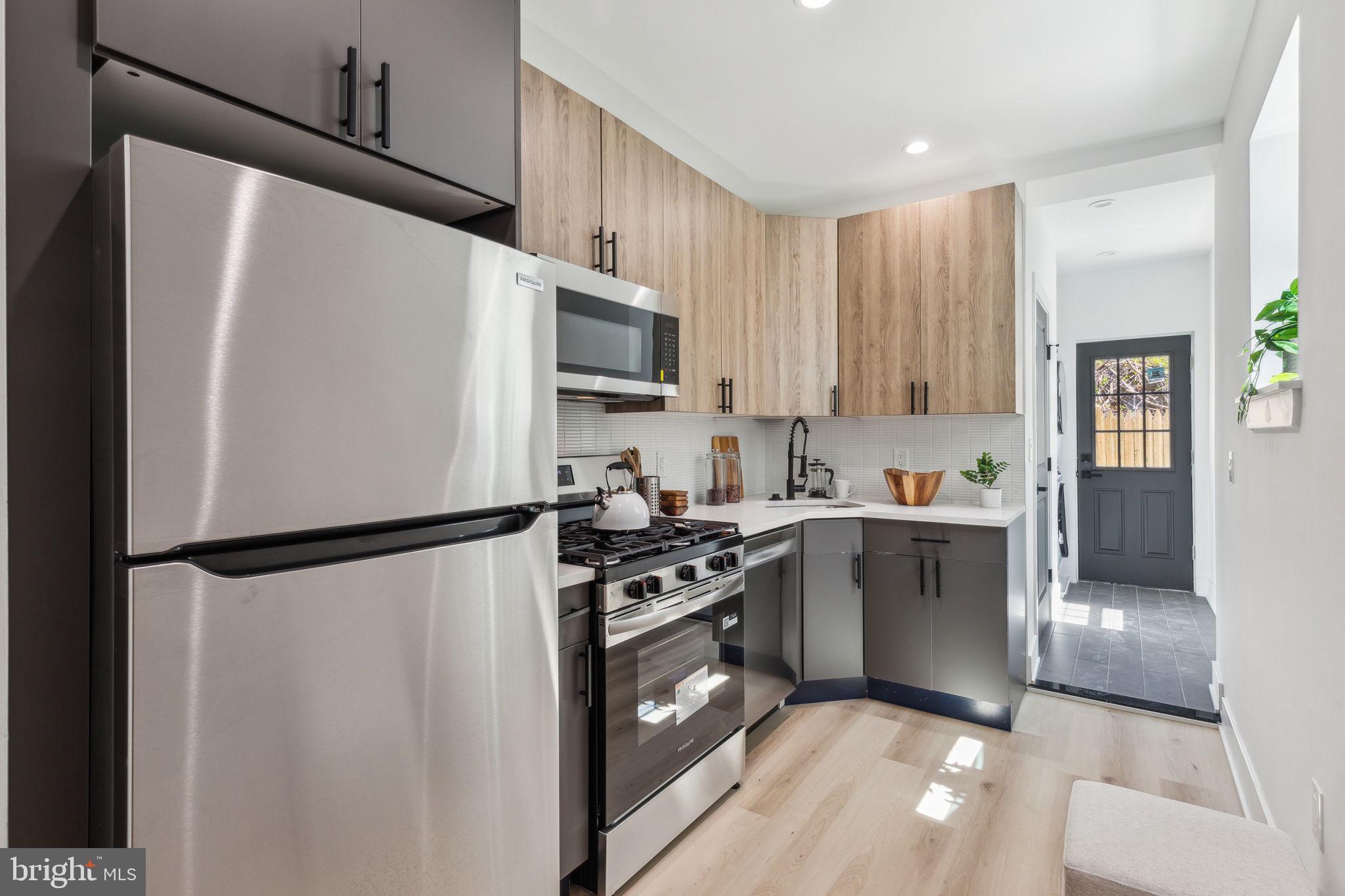 EAST KENSINGTON - Residential