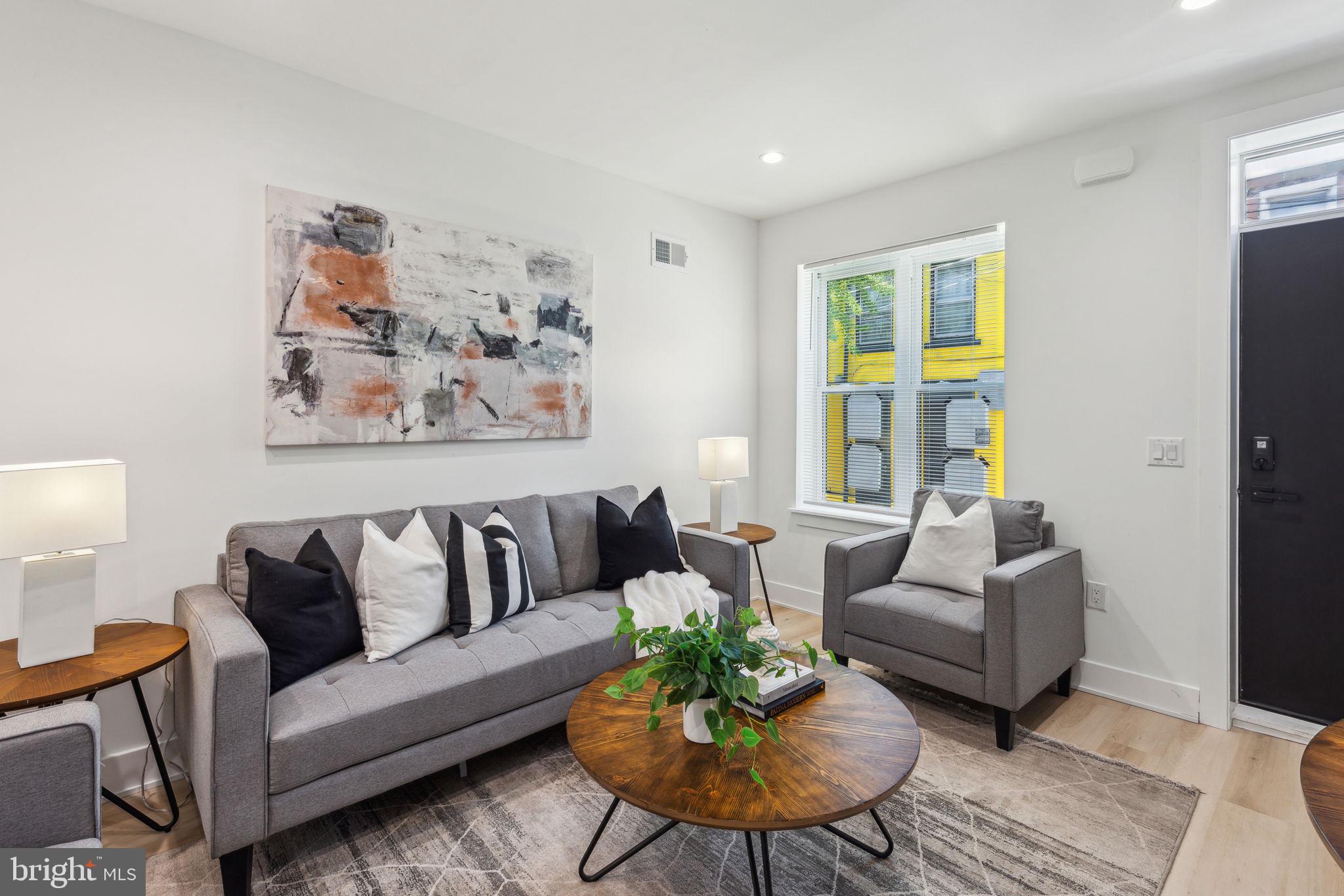 EAST KENSINGTON - Residential