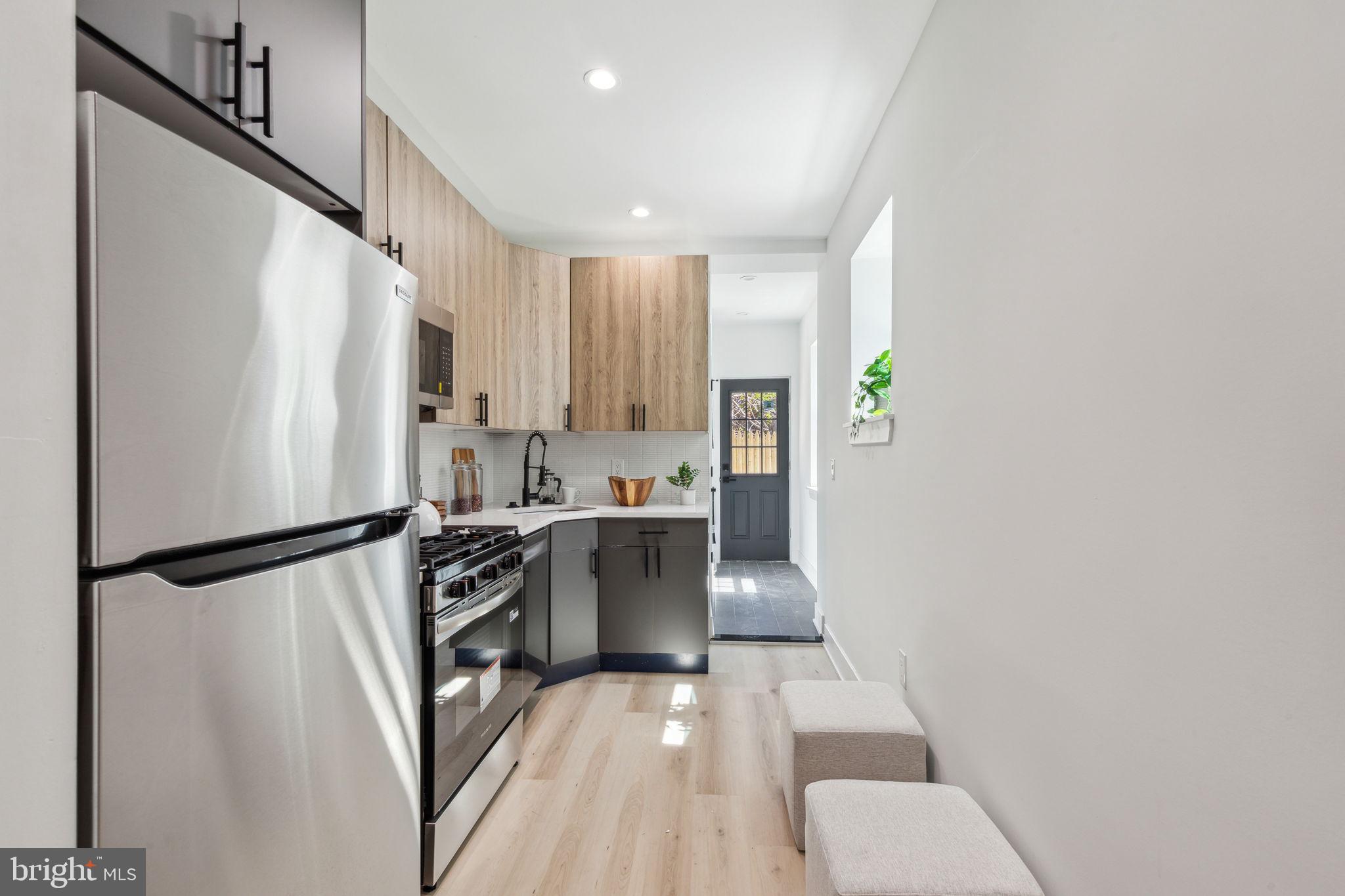 EAST KENSINGTON - Residential