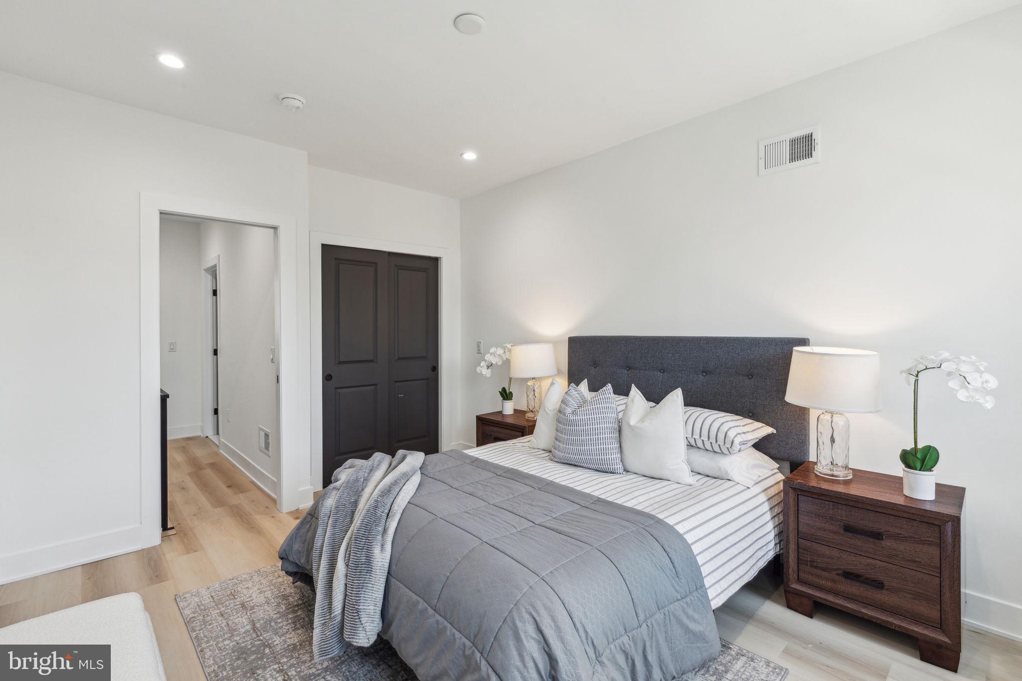 EAST KENSINGTON - Residential