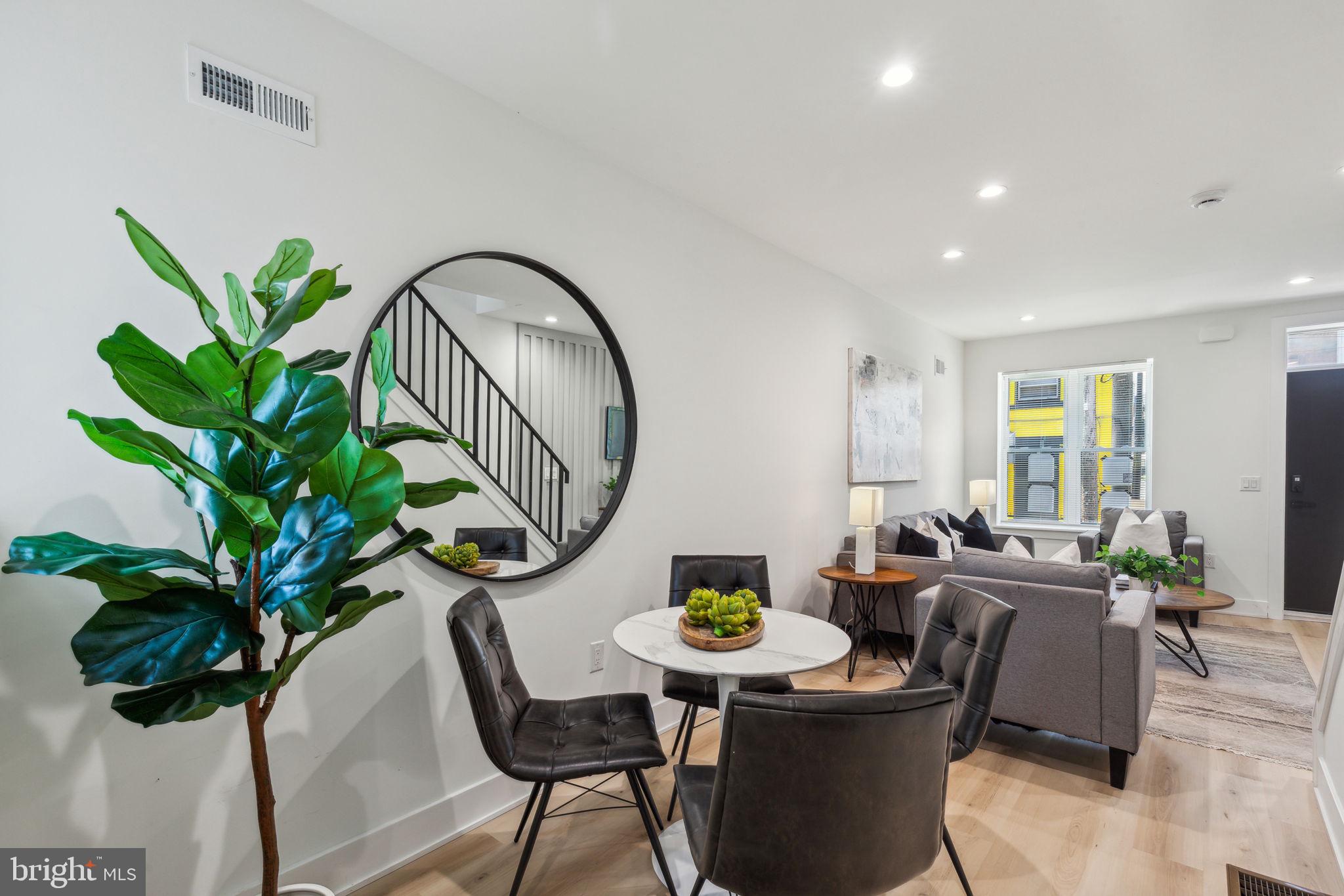 EAST KENSINGTON - Residential