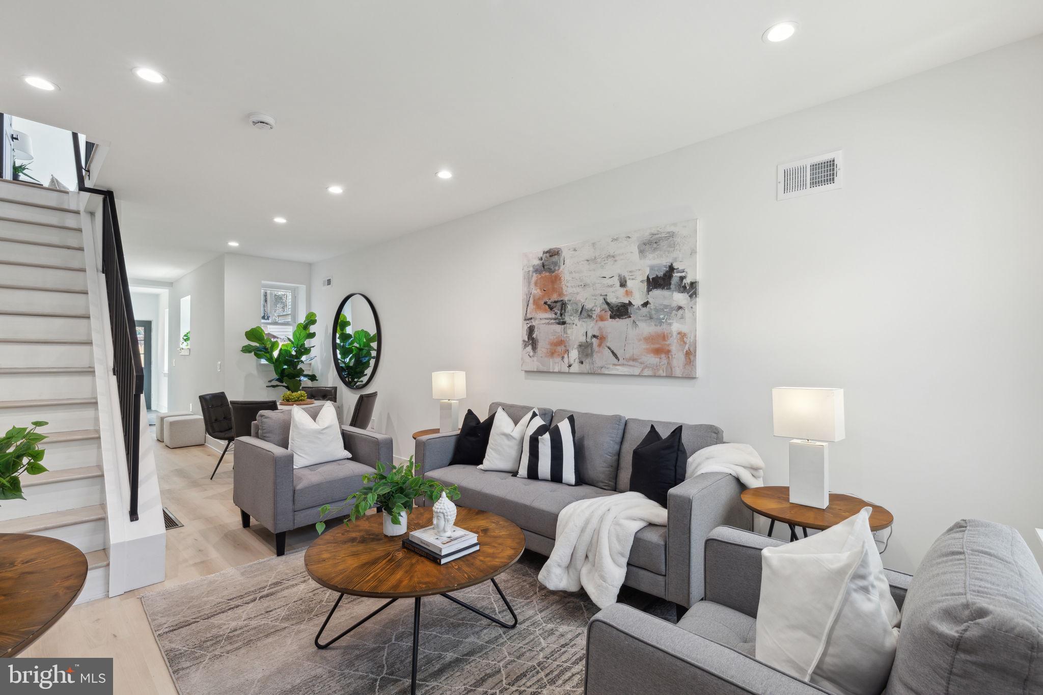 EAST KENSINGTON - Residential