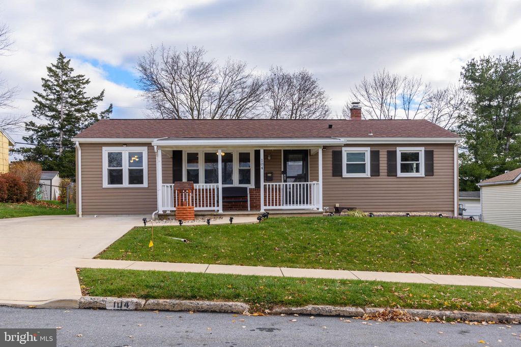Photo of 104 Nissley Drive, MIDDLETOWN, PA 17057 (MLS # PADA2052036)