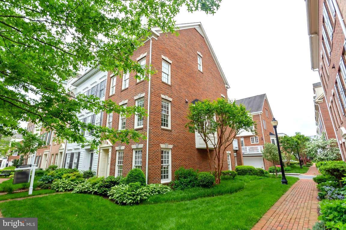 319 S FAYETTE STREET