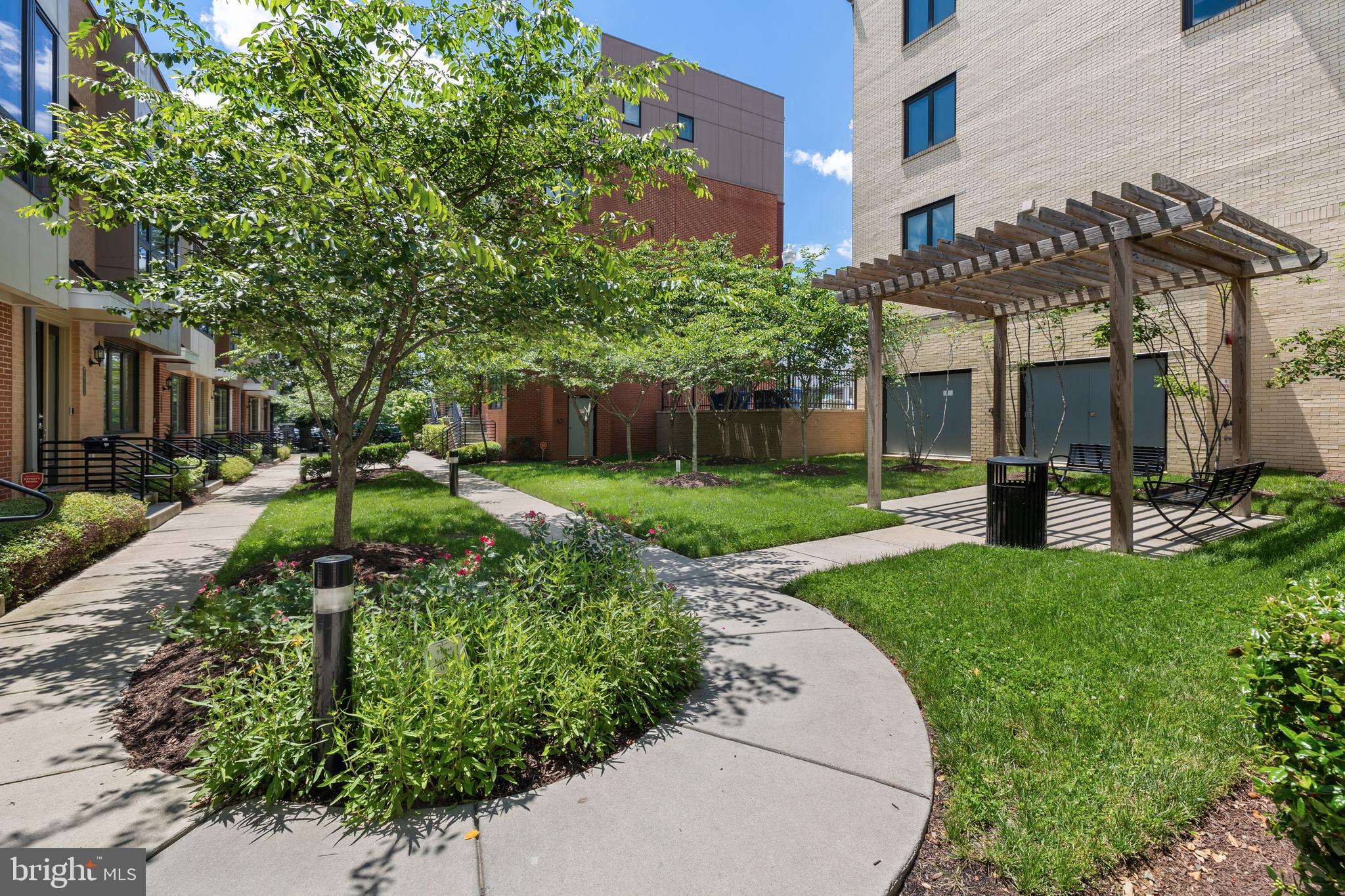 CAMBRIA SQUARE - Residential