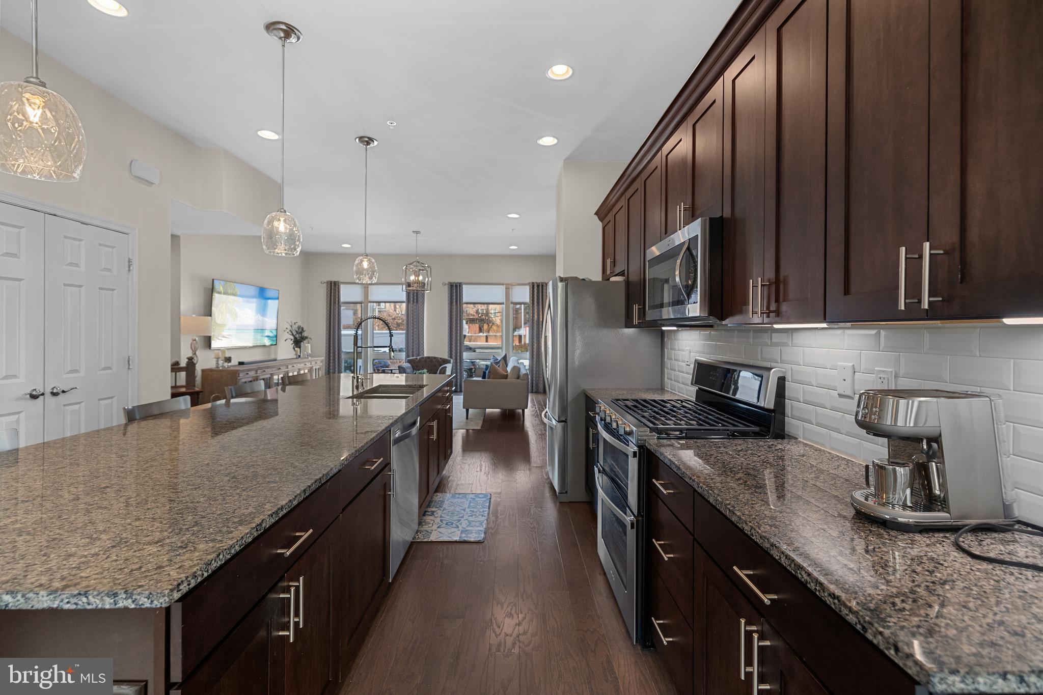 CAMBRIA SQUARE - Residential