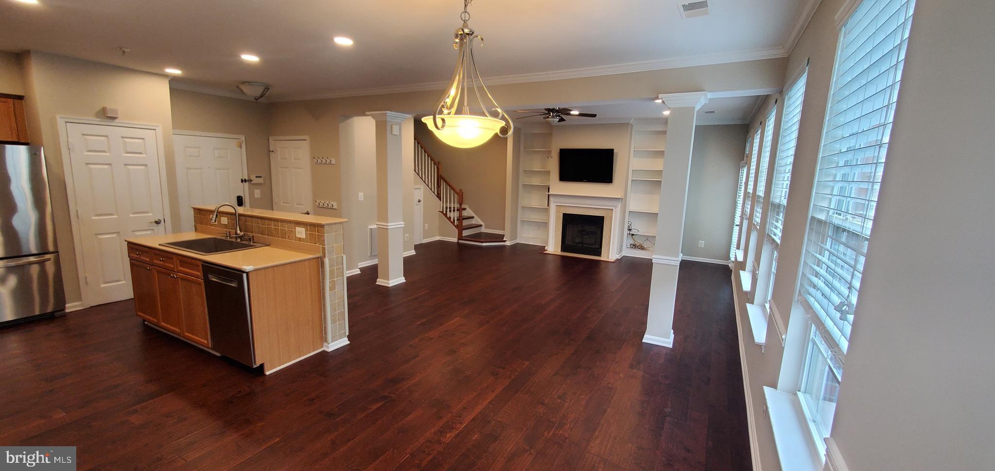 2663 MANHATTAN PLACE 01/301