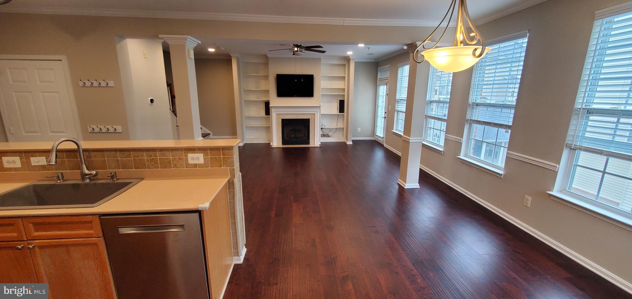 2663 MANHATTAN PLACE 01/301