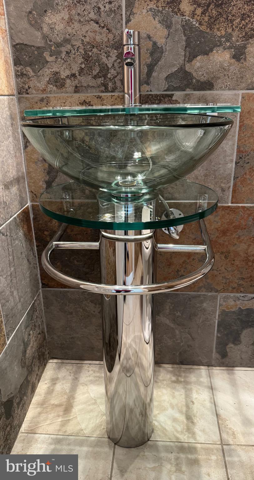 BEL PRE WOODS - Residential Lease